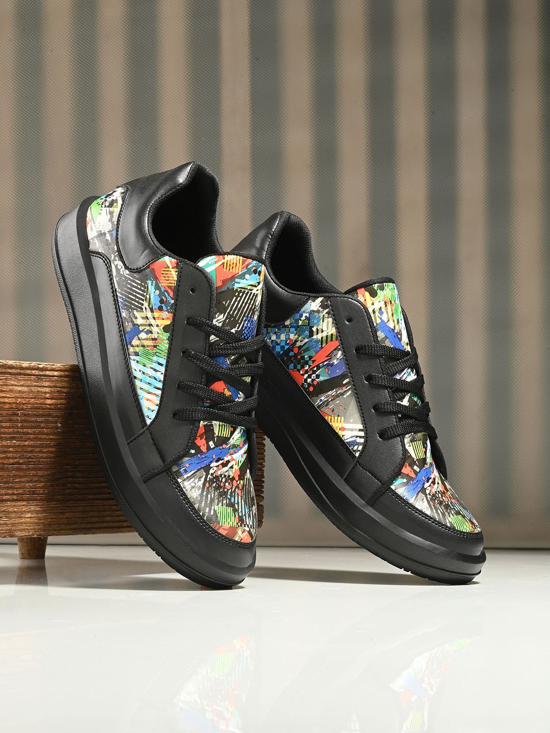 

BUCIK Men Printed Moisture Wicking Lightweight Sneakers, Black