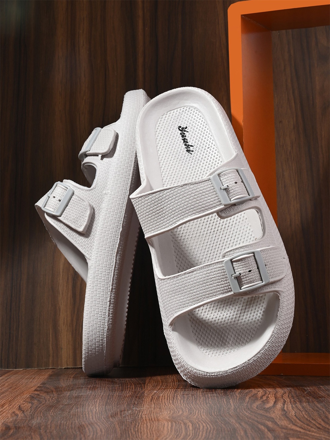 

Yuuki Men Rubber Sliders, Beige