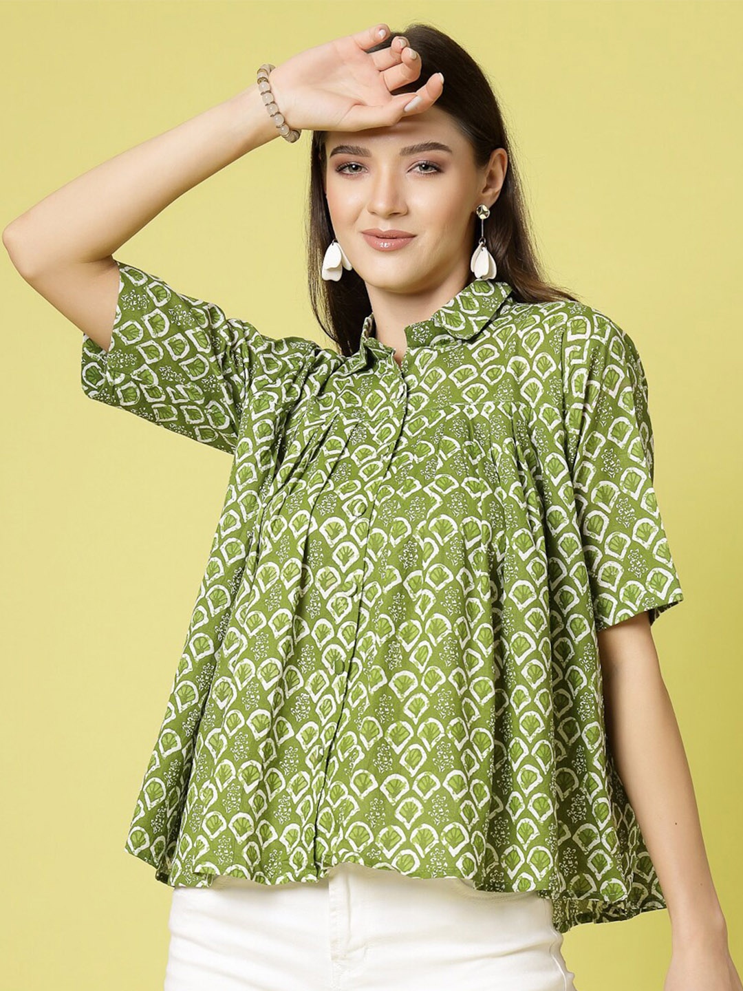 

ATRAENTA Geometric Printed Shirt Collar Cotton A-Line Top, Green