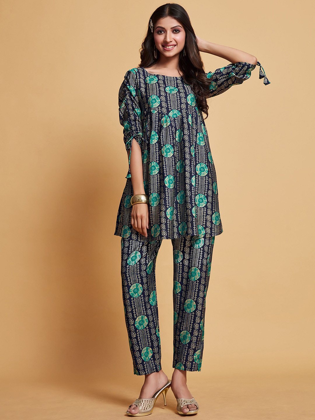 

Ishin Bandhani Printed Top & Trousers, Navy blue