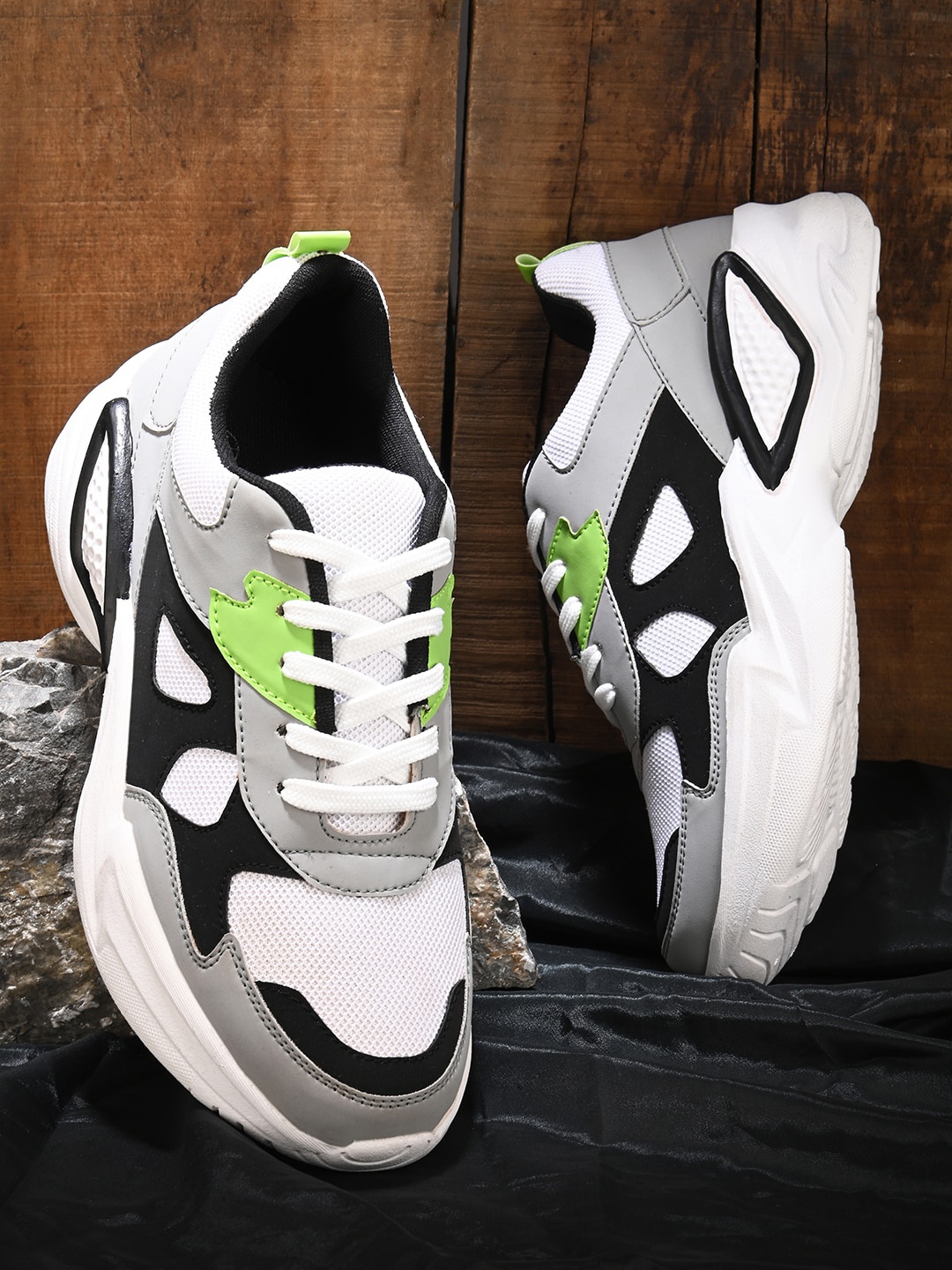 

The Roadster Lifestyle Co. Men White & Black Colourblocked Sneakers