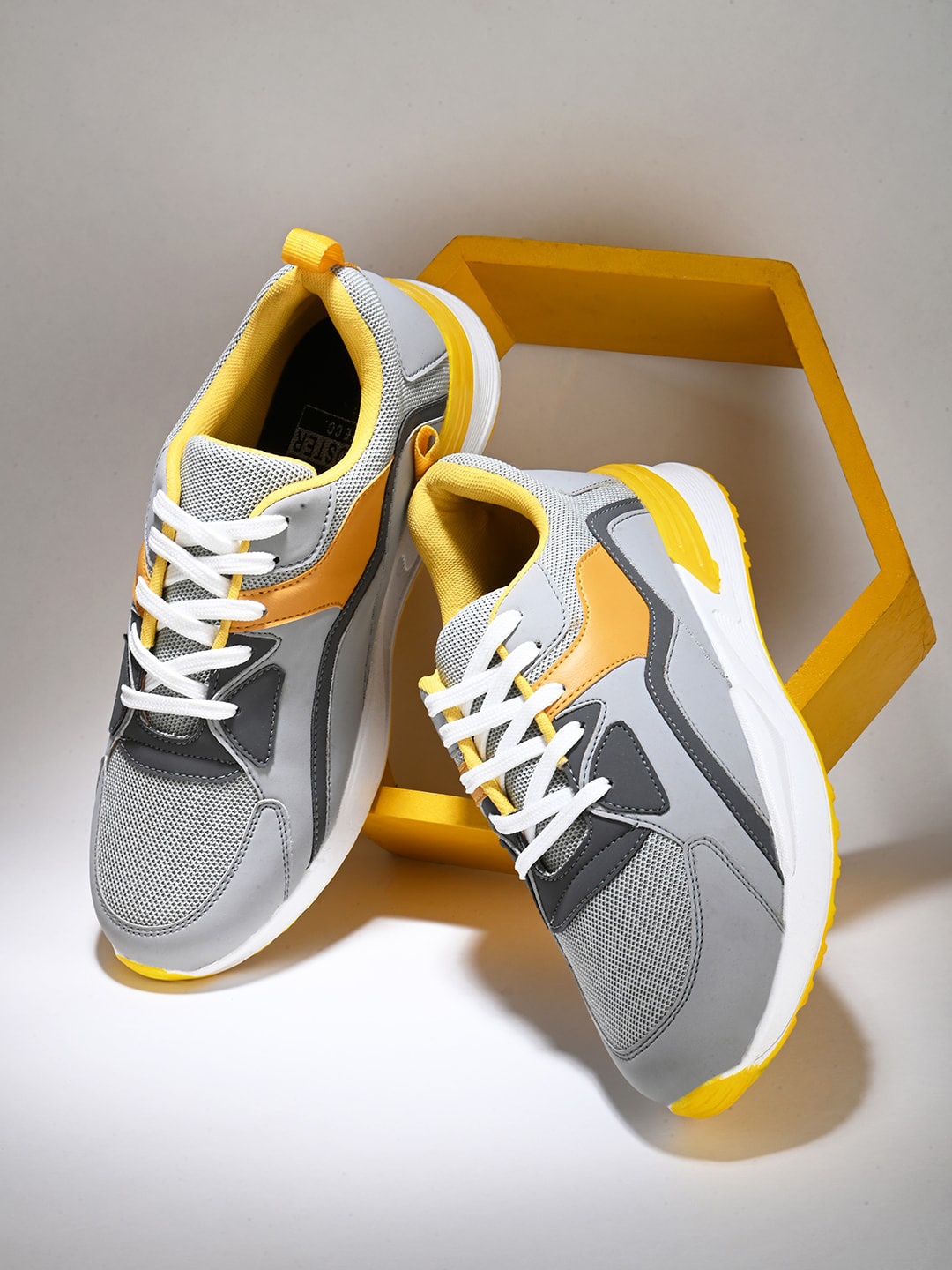 

The Roadster Lifestyle Co. Men Grey & Yellow Colourblocked Lightweight Sneakers