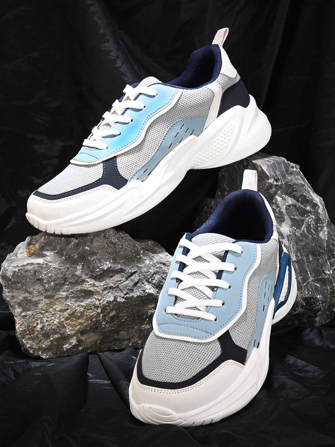 

The Roadster Lifestyle Co. Men Colourblocked Comfort Insole Sneakers, Grey