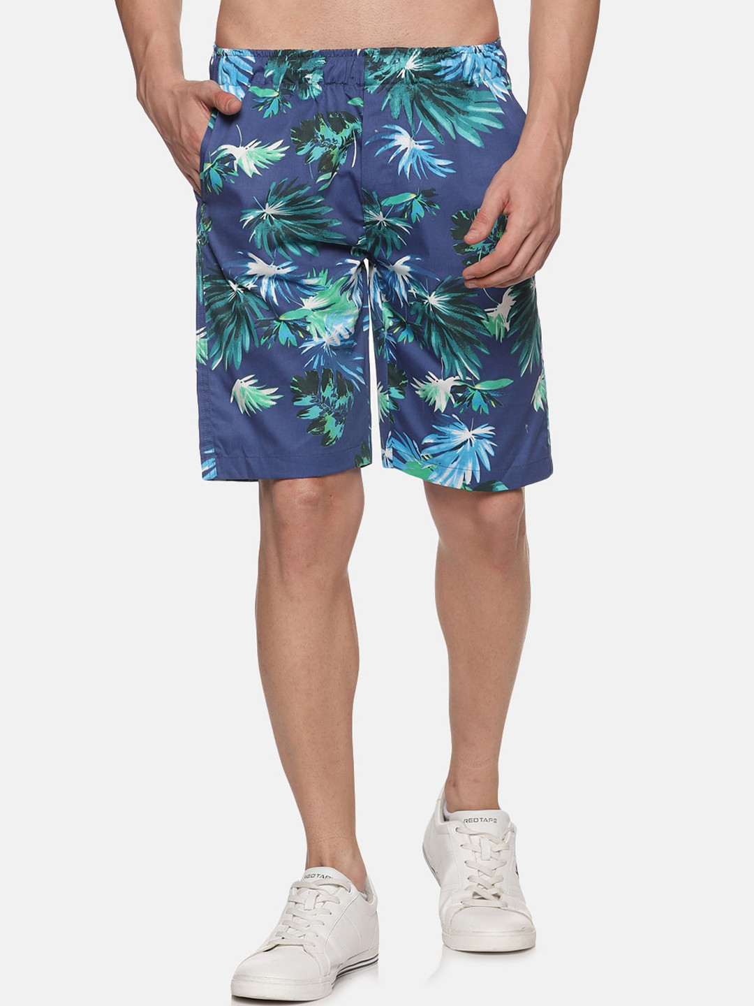 

Tusok Men Floral Printed Mid Rise Pure Cotton Shorts, Blue