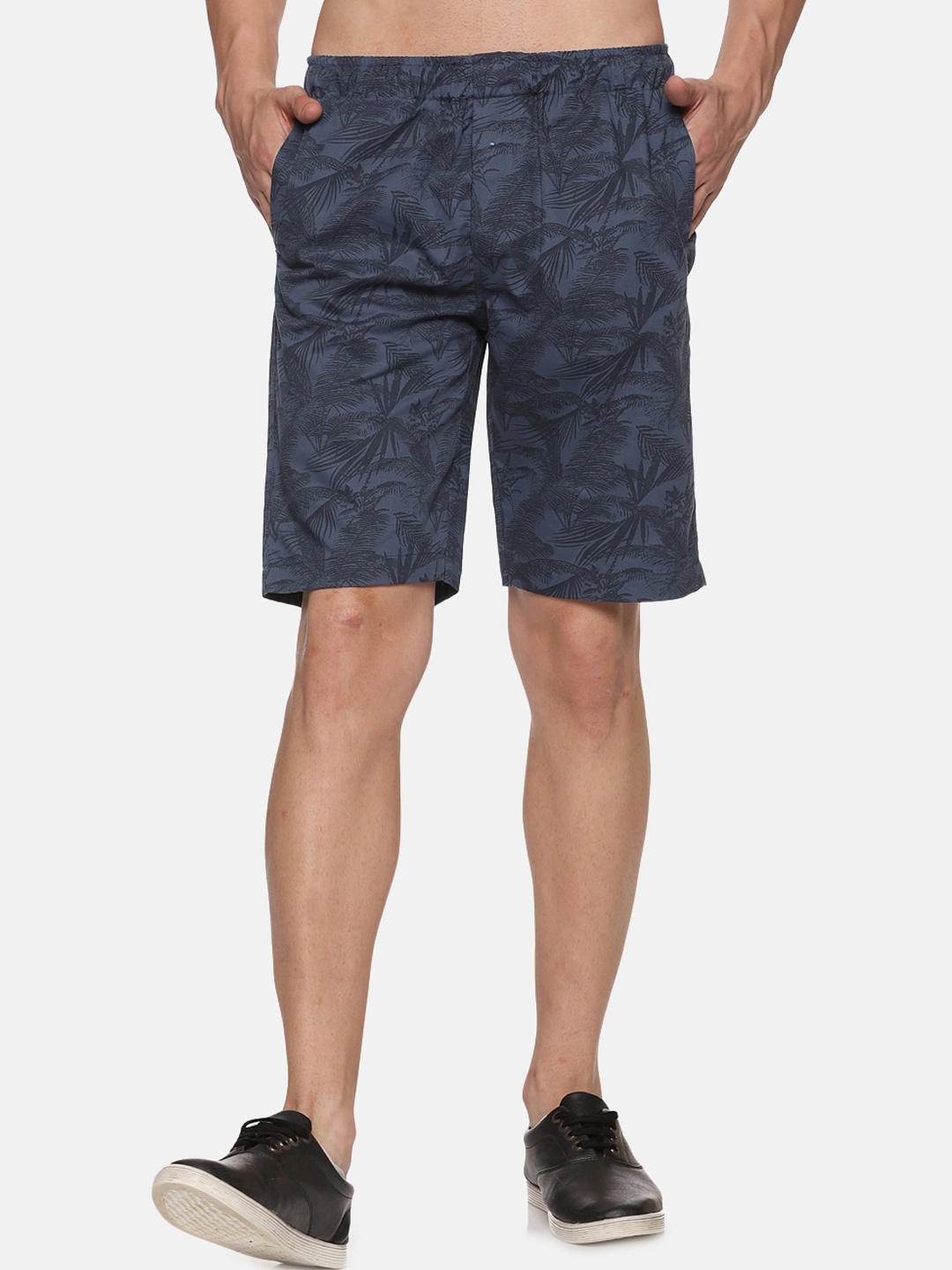 

Tusok Men Floral Printed Mid Rise Pure Cotton Shorts, Blue