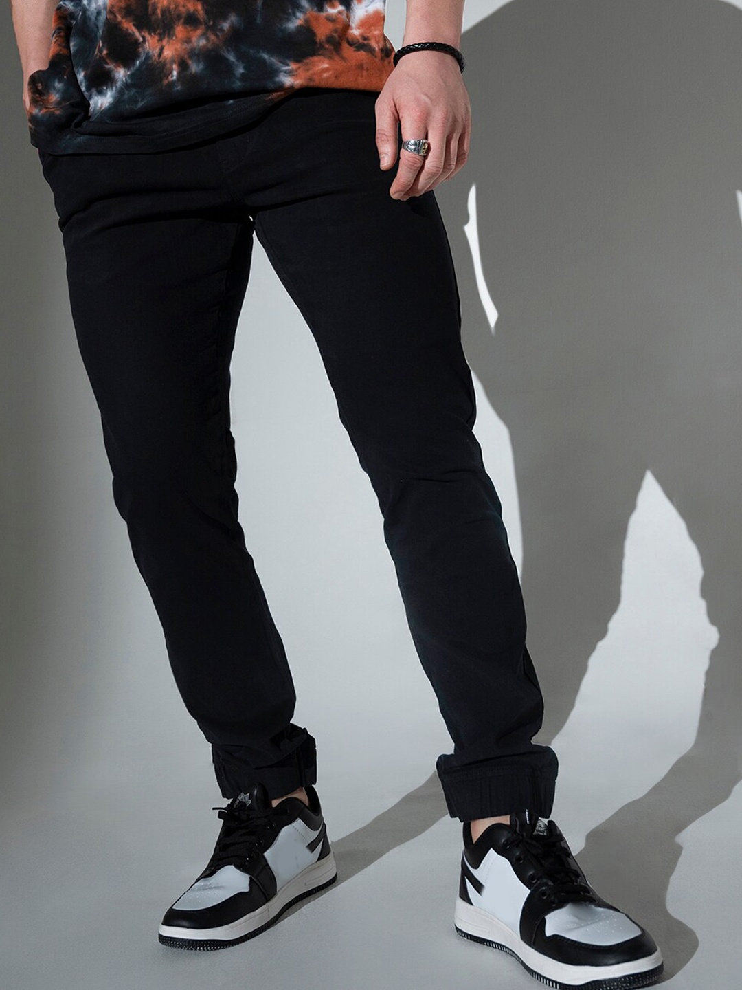 

Hubberholme Men Smart Slim Fit Mid Rise Joggers, Black