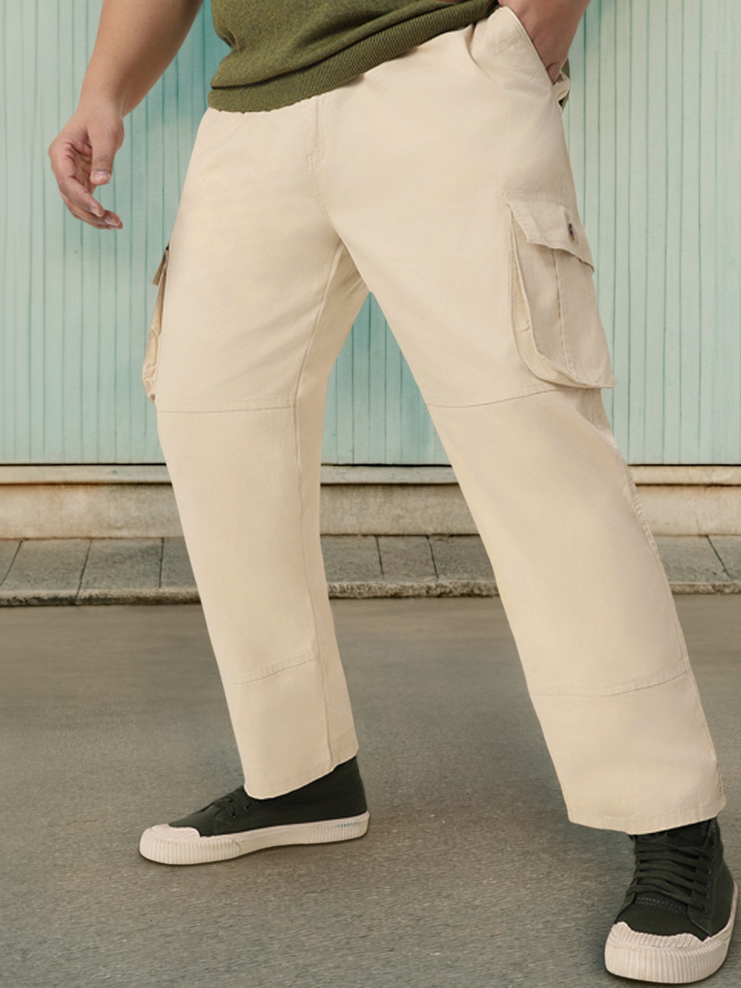 

Urbano Plus Men Mid-Rise Cotton Cargos, Cream