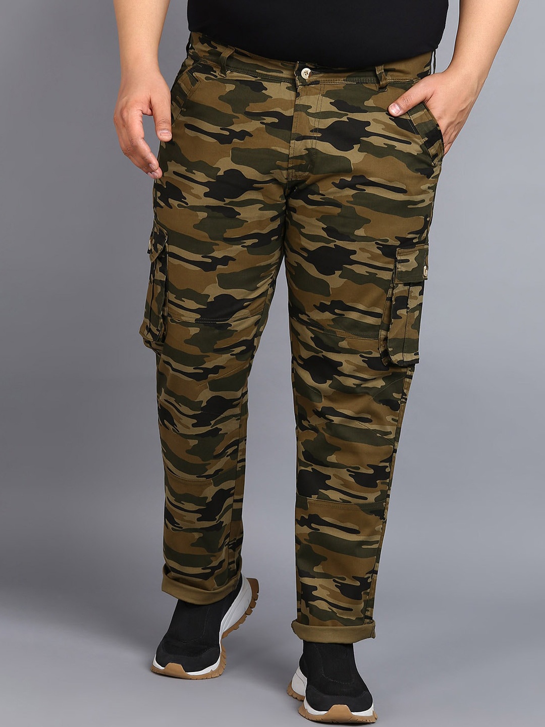 

Urbano Plus Men Mid Rise Camouflage Printed Cotton Cargos, Green