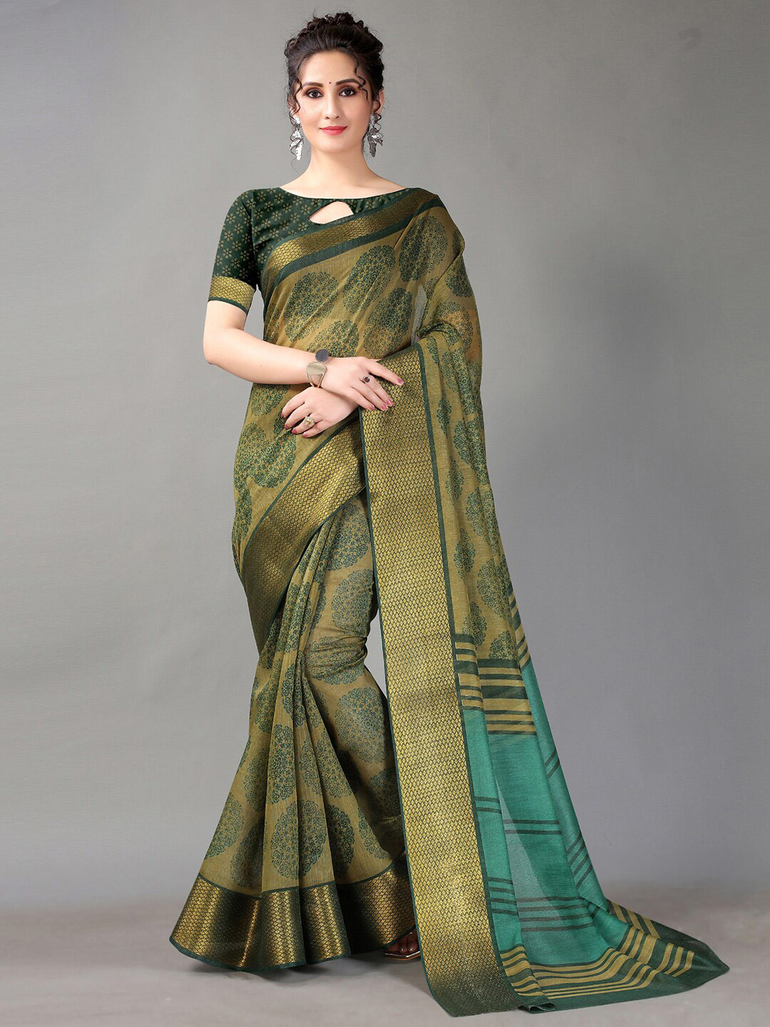 

HRITIKA Ethnic Motifs Printed Zari Block Print Saree, Green