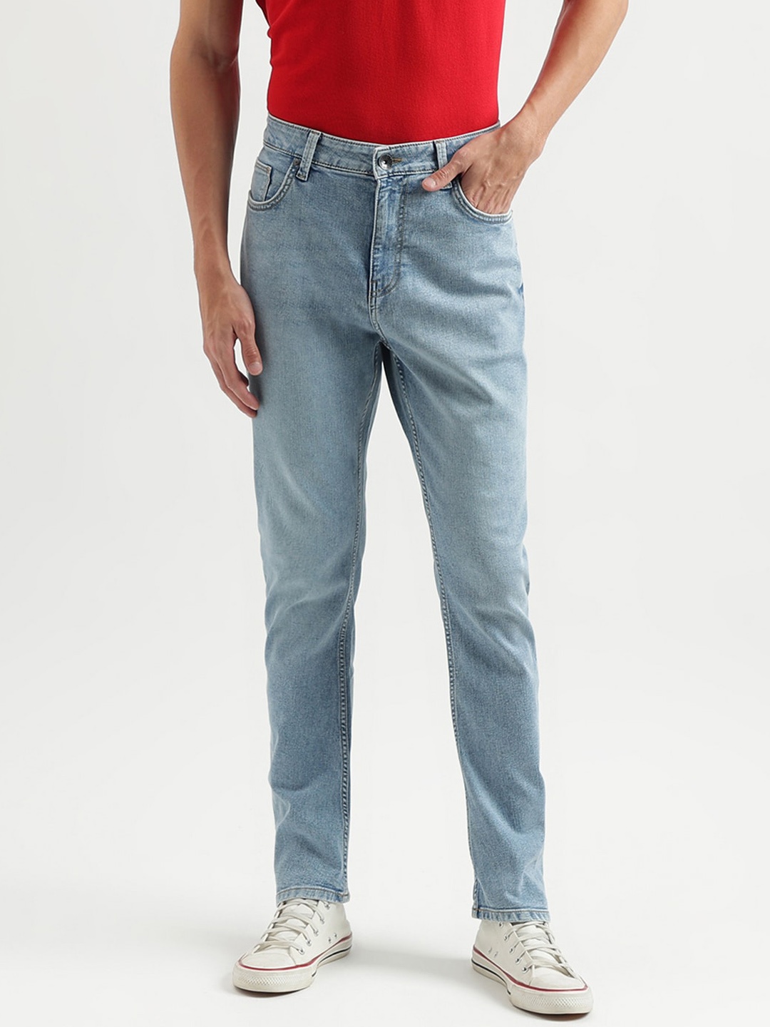 

United Colors of Benetton Men Carrot Fit Mid Rise Heavy Fade Jeans, Blue