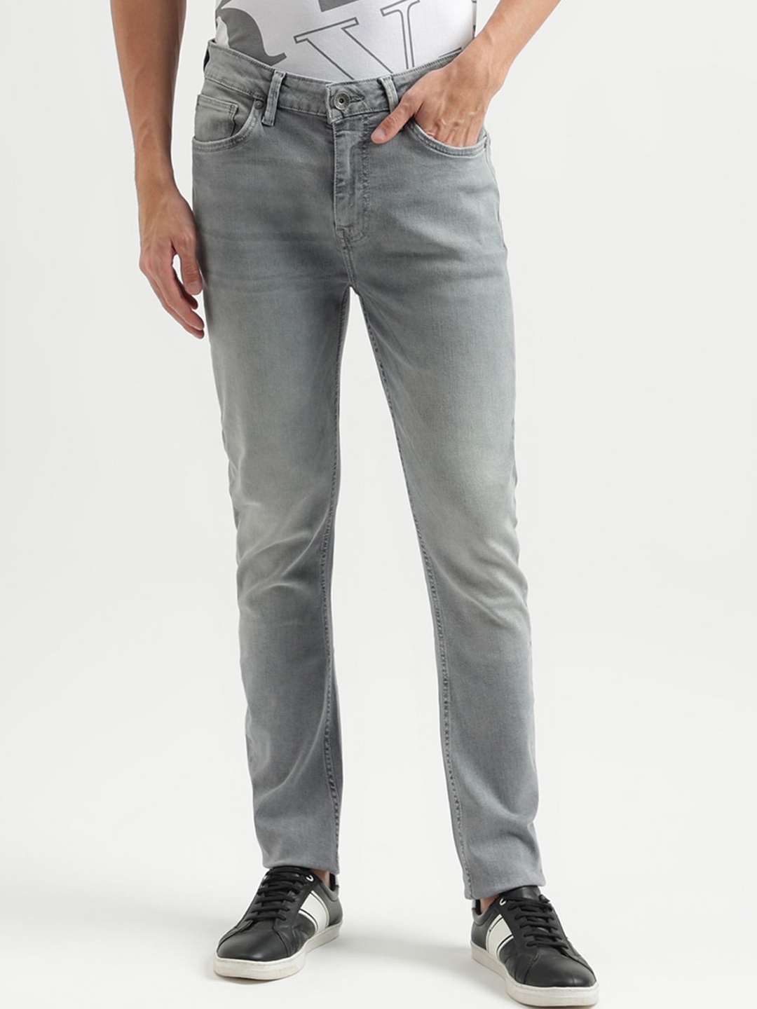 

United Colors of Benetton Men Clean Look Heavy Fade Jeans, Grey