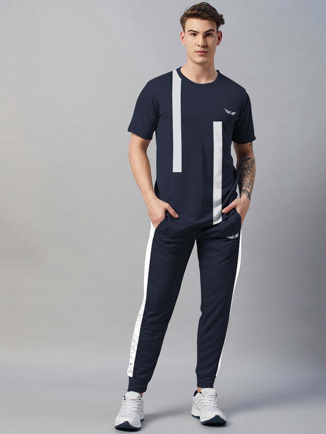 

CHROME & CORAL Striped Tracksuit, Navy blue