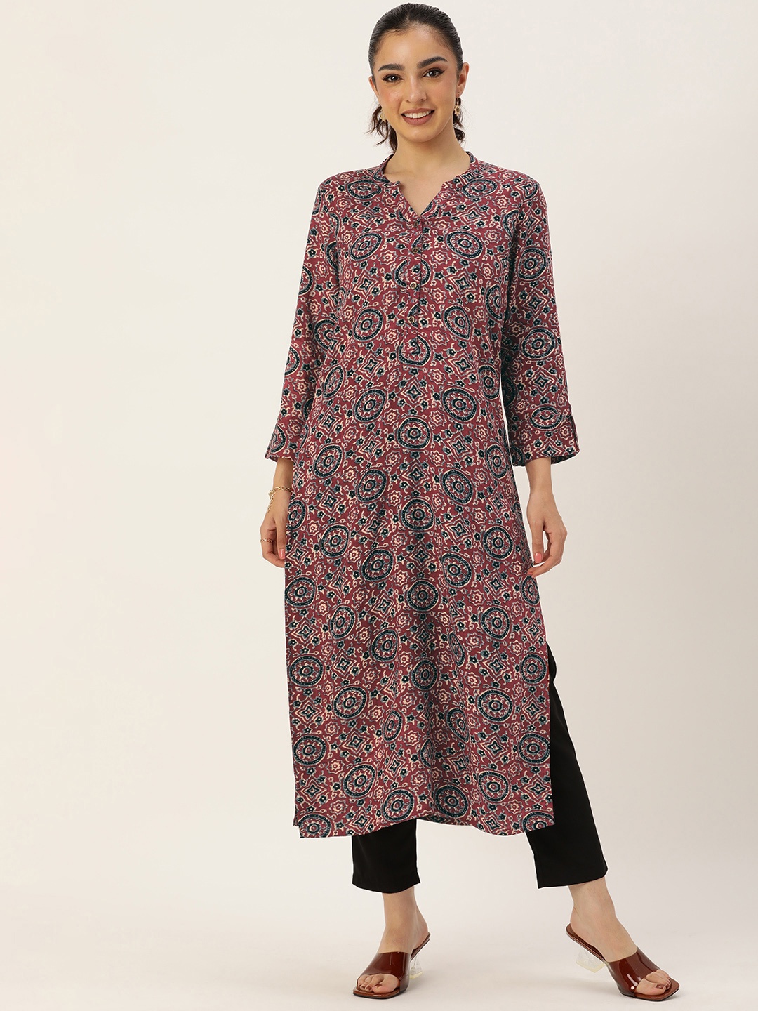 

AMUKTI Ethnic Motifs Printed Mandarin Collar Kurta, Maroon