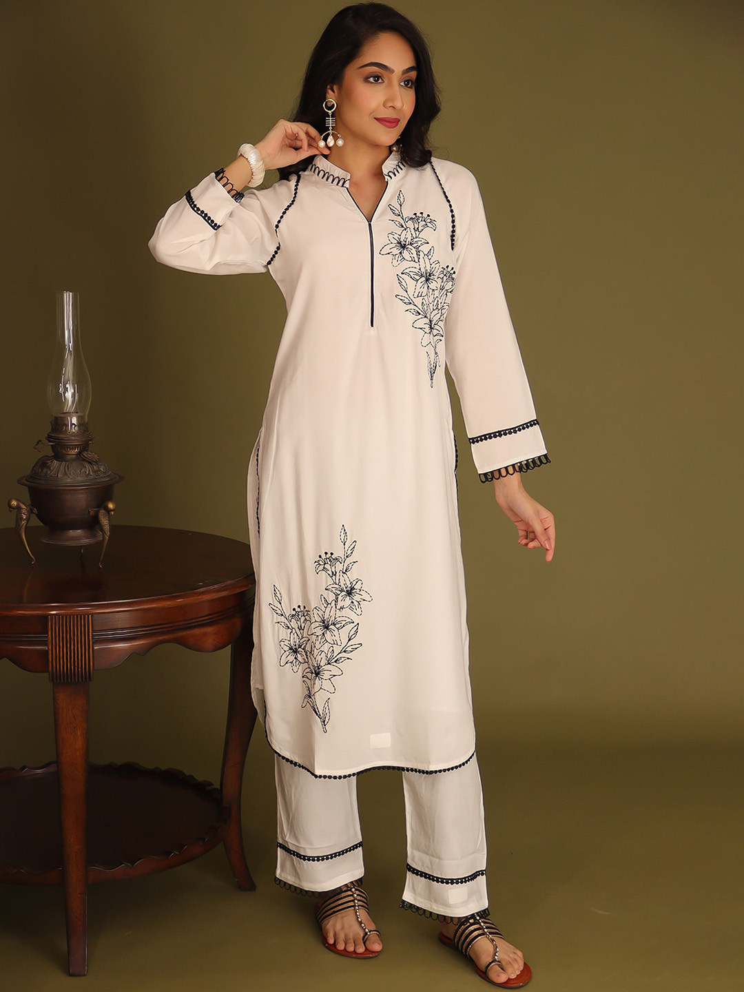 

ZARI Floral Printed Pure Cotton Regular Kurta with Palazzos, White