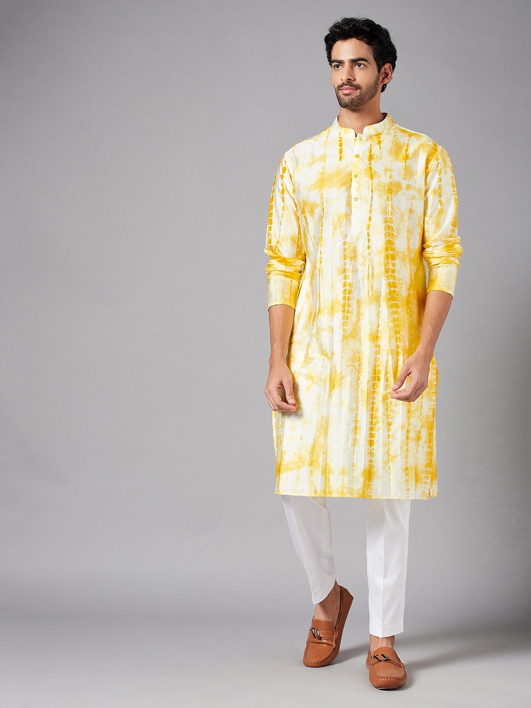 

HILO DESIGN Ombre Dyed Mandarin Collar Straight Kurta with Trousers, Yellow