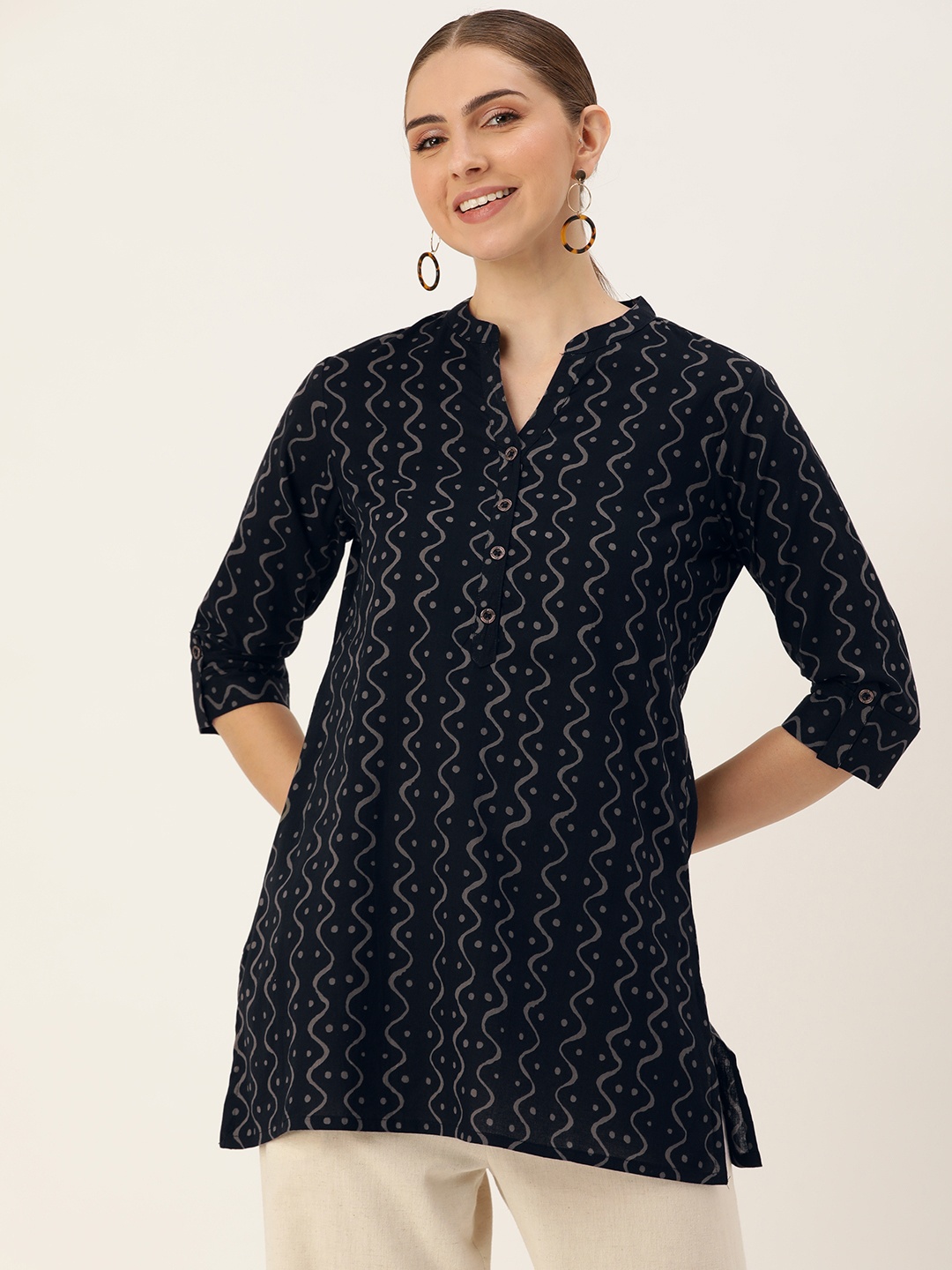 

AMUKTI Mandarin Collar Printed Tunic, Black