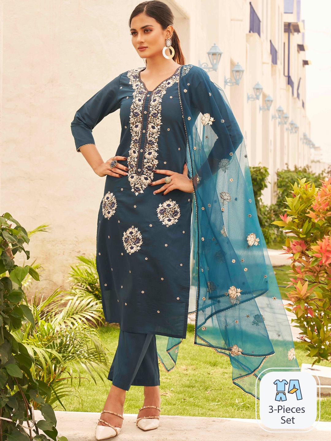 

Tikhi Imli Ethnic Motifs Embroidered Regular Thread Work Kurta with Trousers & Dupatta, Teal