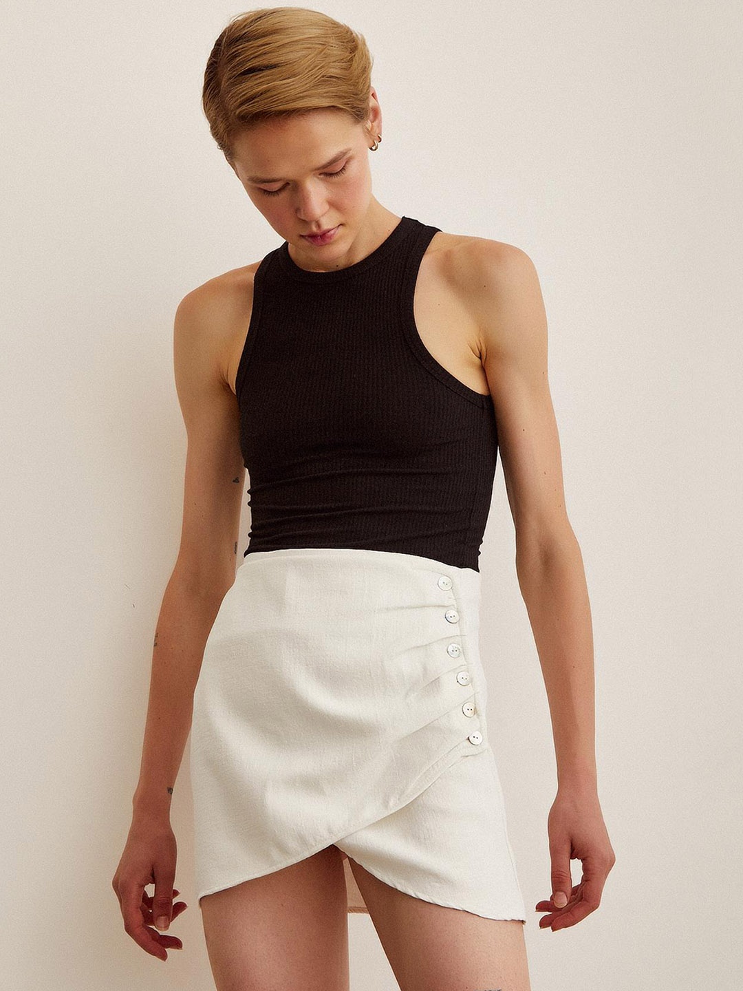 

PRET A TUER Button Detailed Mini-Length Tulip Skirt, Off white