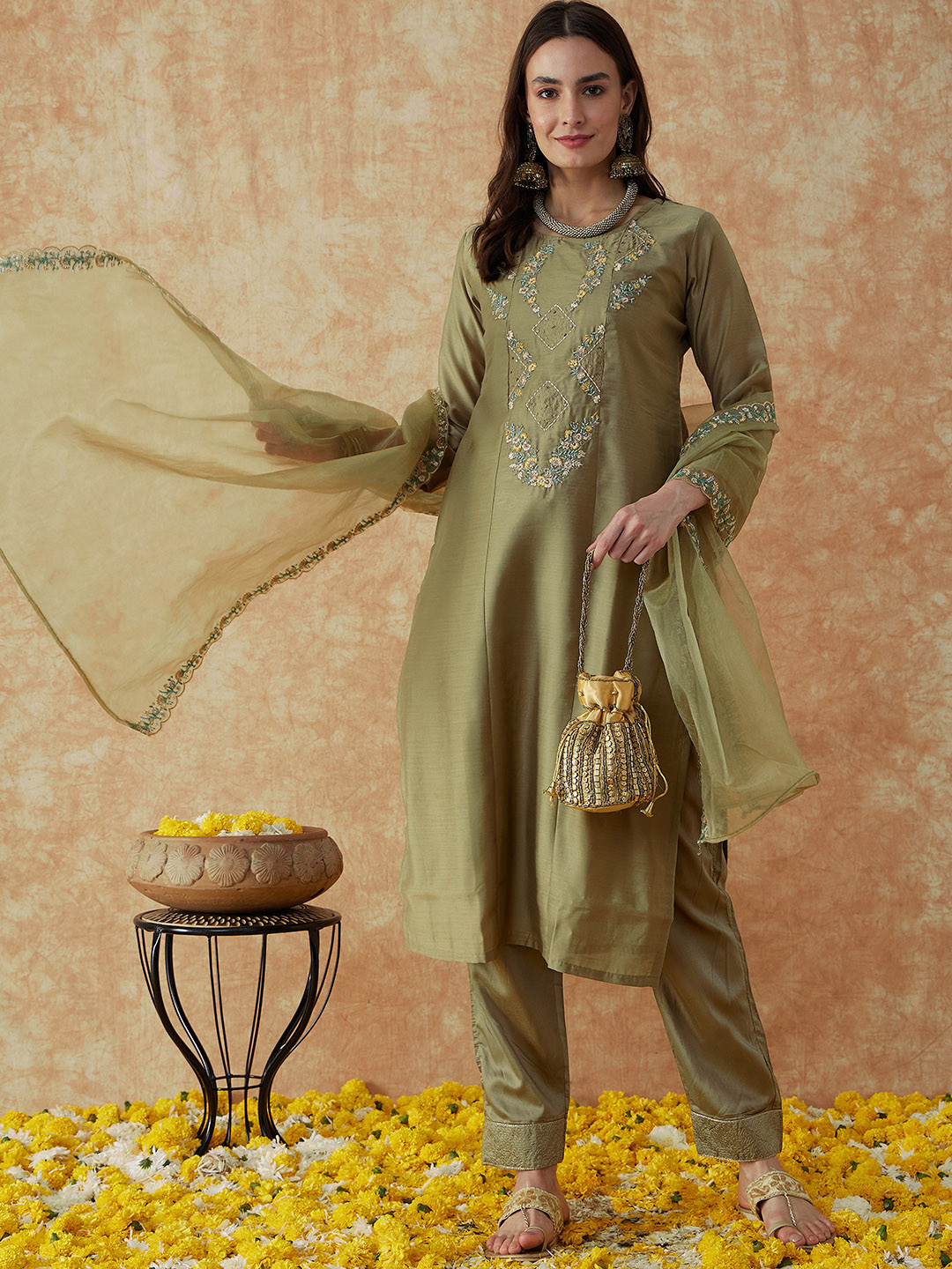 

Sangria Floral Yoke Design Thread Work Detail Pure Silk Straight Kurta Set, Green