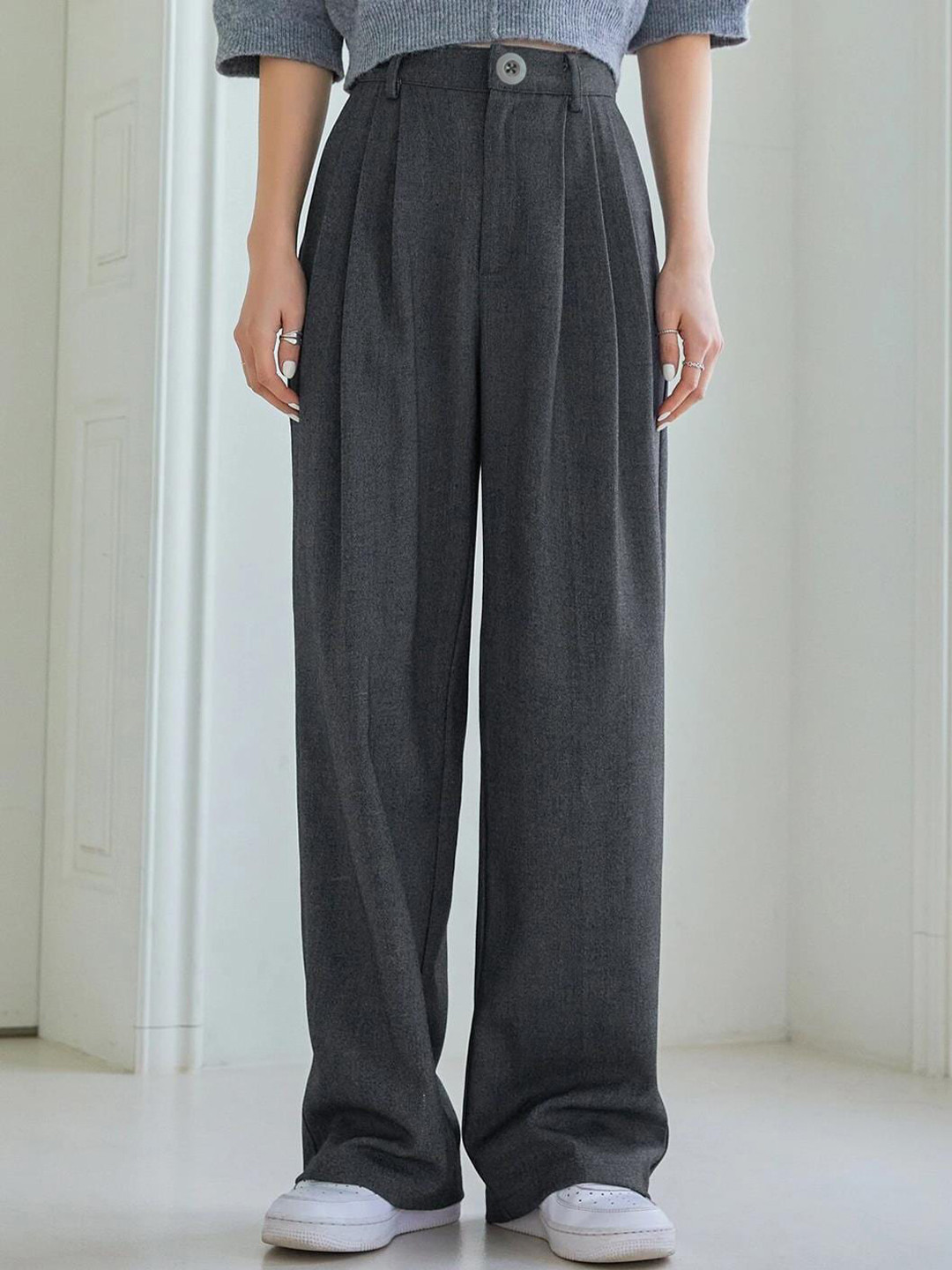 

Kotty Women Relaxed Straight Leg Straight Fit Easy Wash Pleated Parallel Trousers, Grey