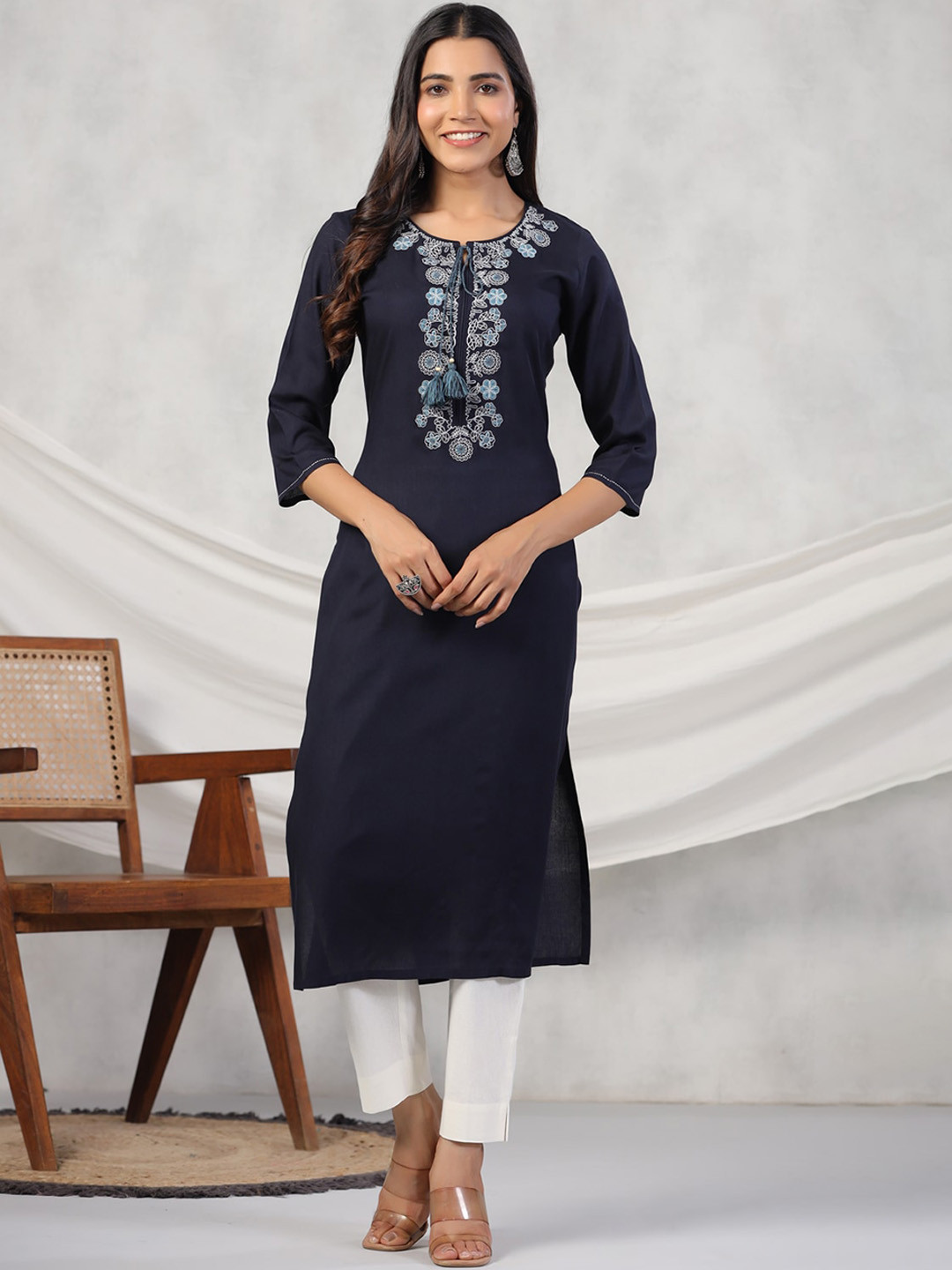 

PIROH Floral Yoke Design Tie-Up Neck Thread Work Kurta, Navy blue