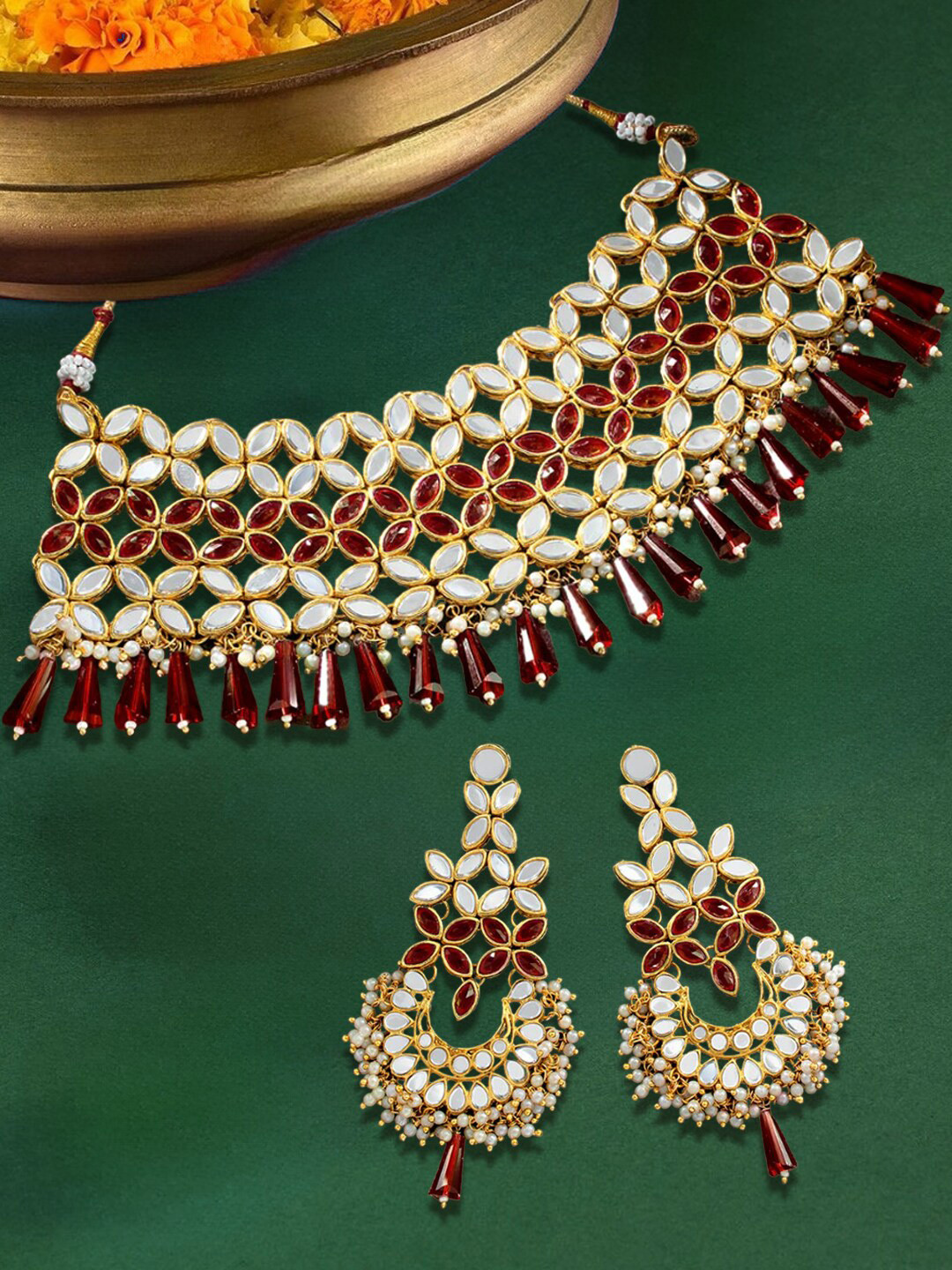 

OOMPH Kundan Studded & Beaded Jewellery Set, Gold
