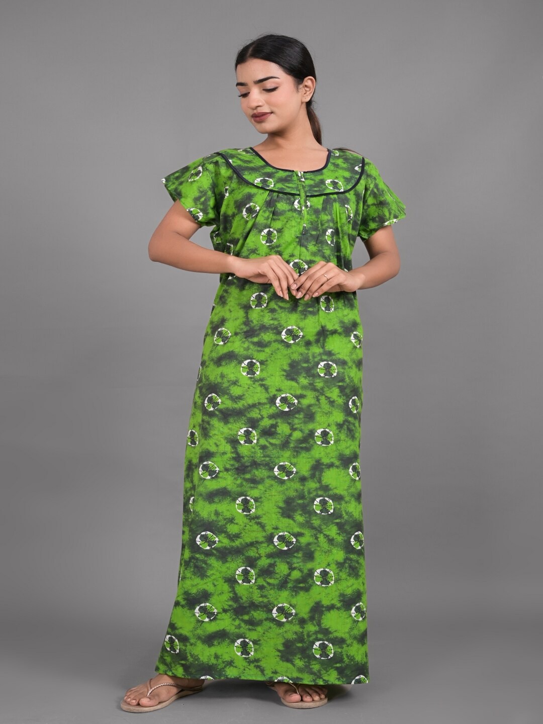 

Apratim Tie & Dye Round Neck Pure Cotton Maxi Nightdress, Green