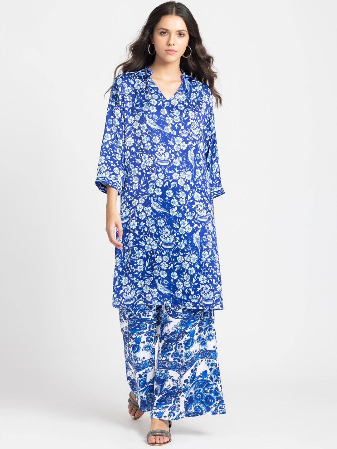 

SHAYE Floral Printed Kurta With Trousers, Blue