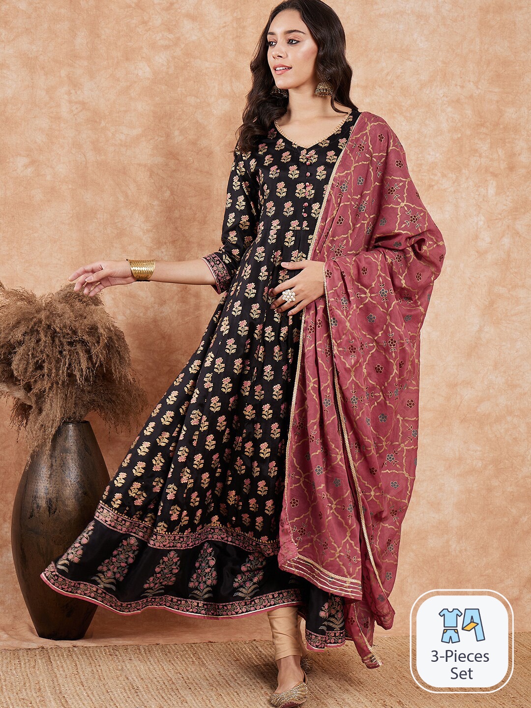 

Sangria Floral Foil Printed V-Neck Anarkali Kurta With Dupatta, Black