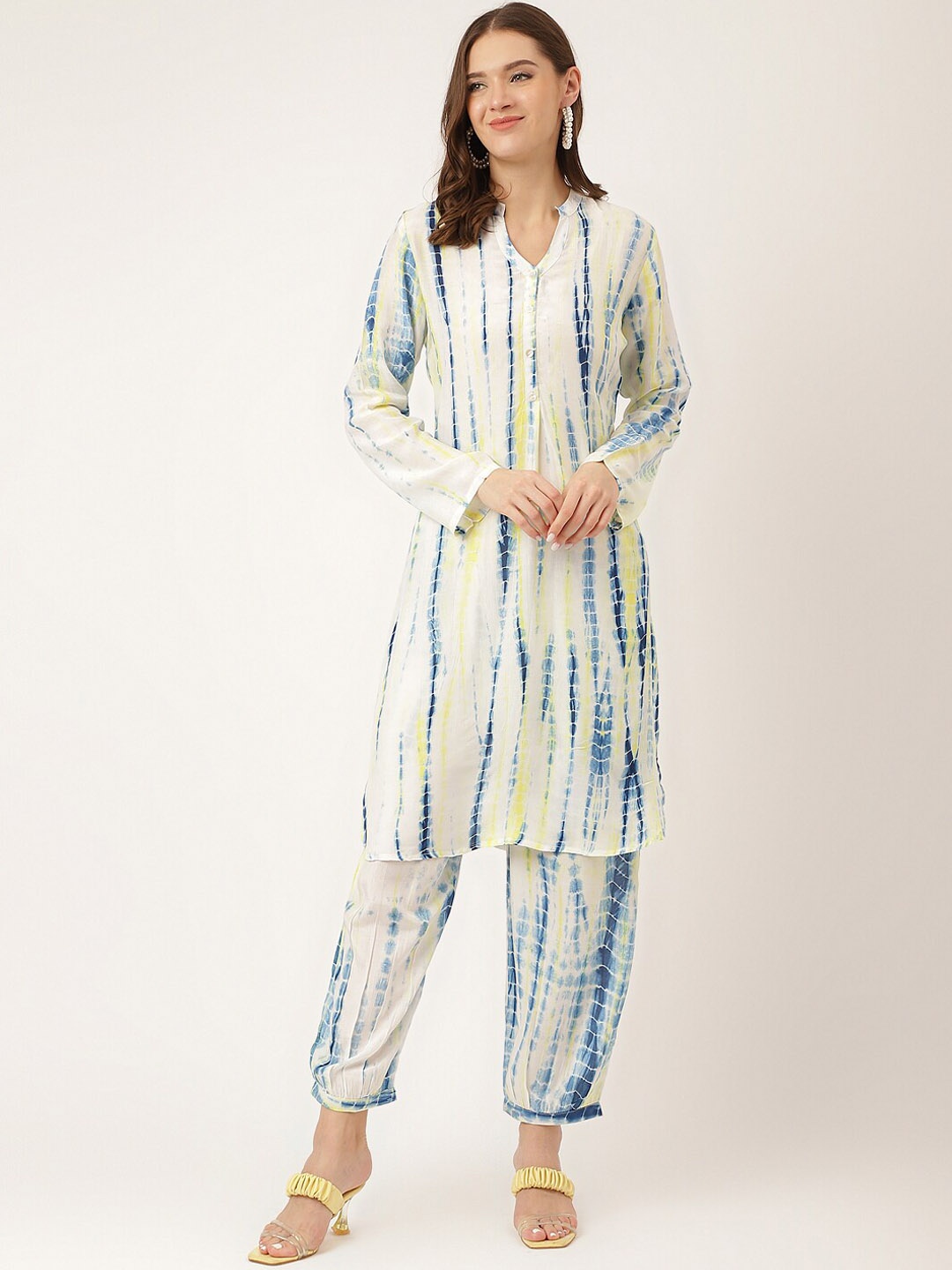 

Divena Tie & Dyed Pure Muslin Mandarin Collar A-Line Kurta With Trousers, Blue