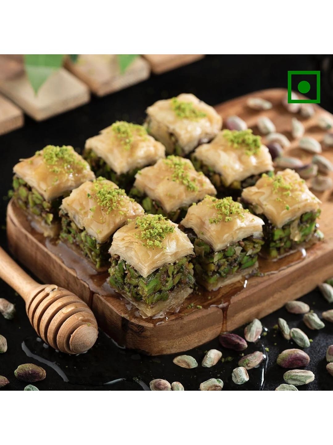 

The Baklava Box Pistachio Square Baklava Sweets 500 g, Blue