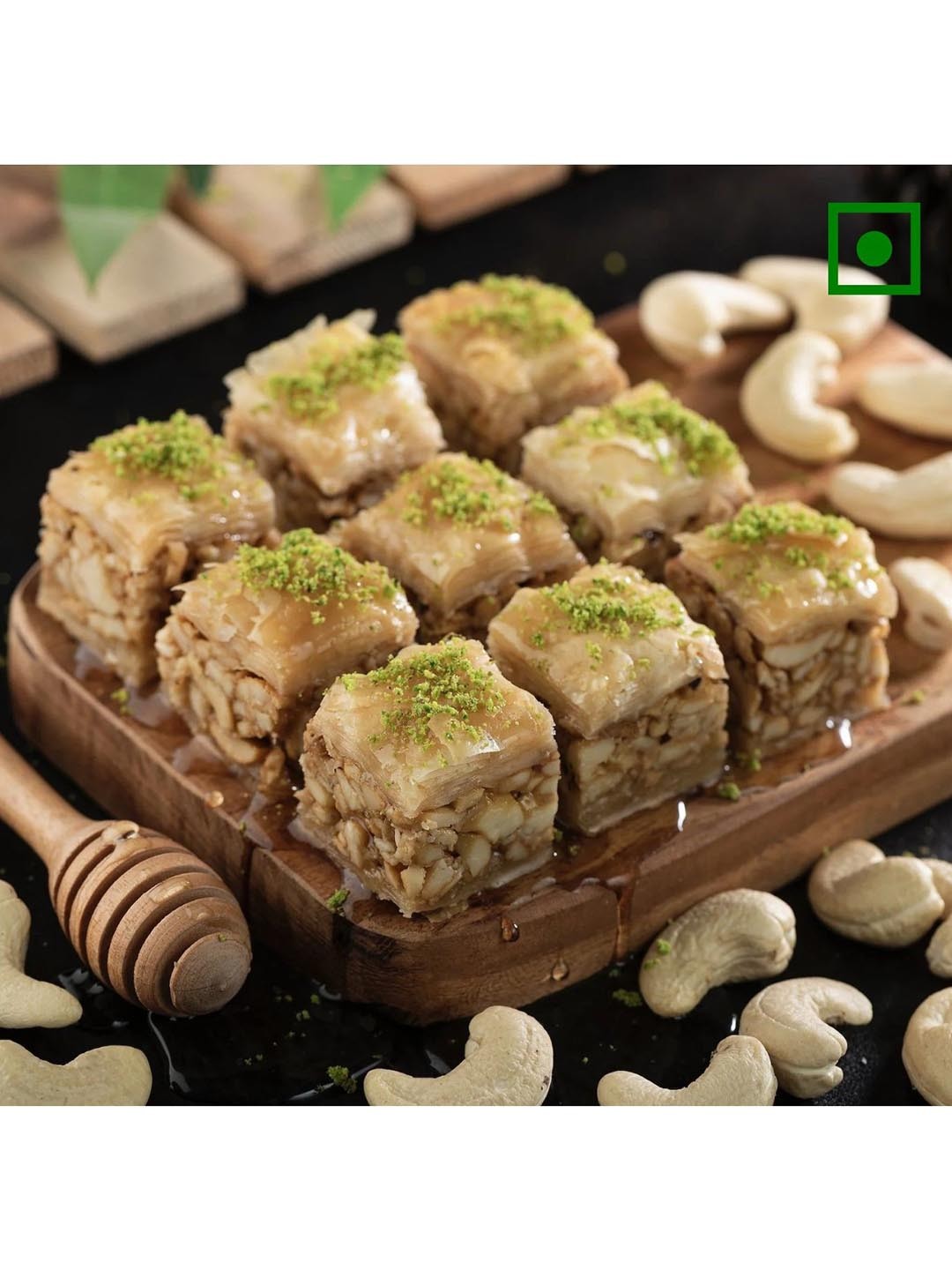 

The Baklava Box Cashew Square Baklava Sweets 500 g, Blue