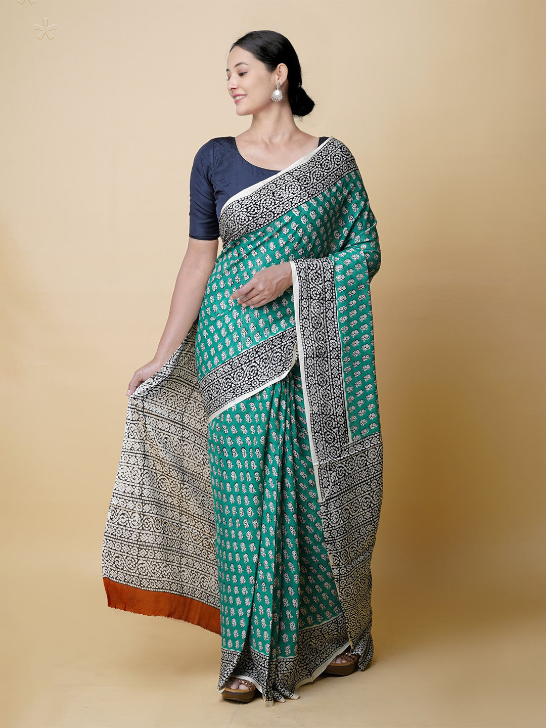 

Unnati Silks Ethnic Motifs Printed Pure Georgette Bagru Saree, Green