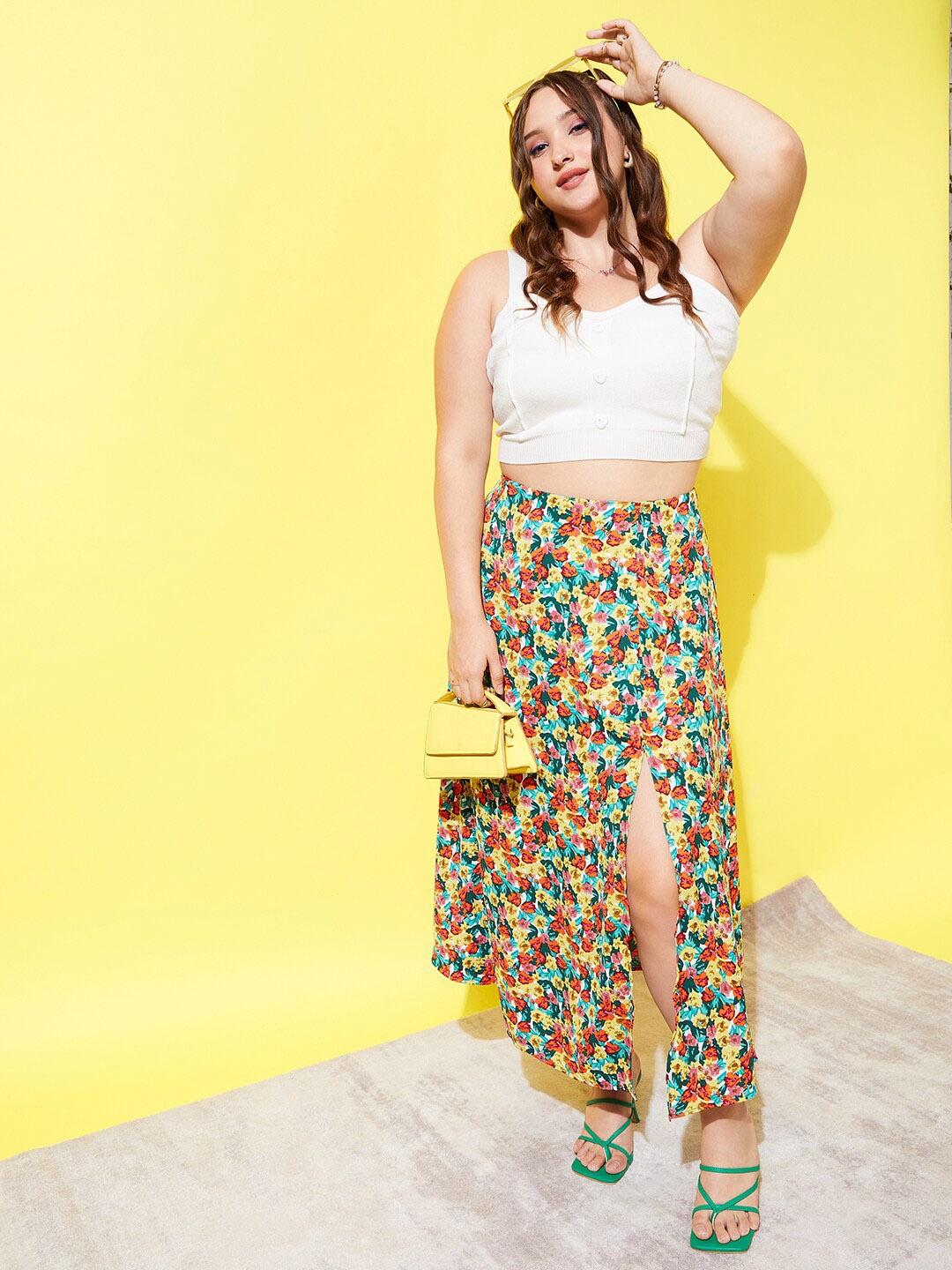 

Berrylush Curve Plus Size Red Floral Printed High-Rise A-Line Maxi Skirt