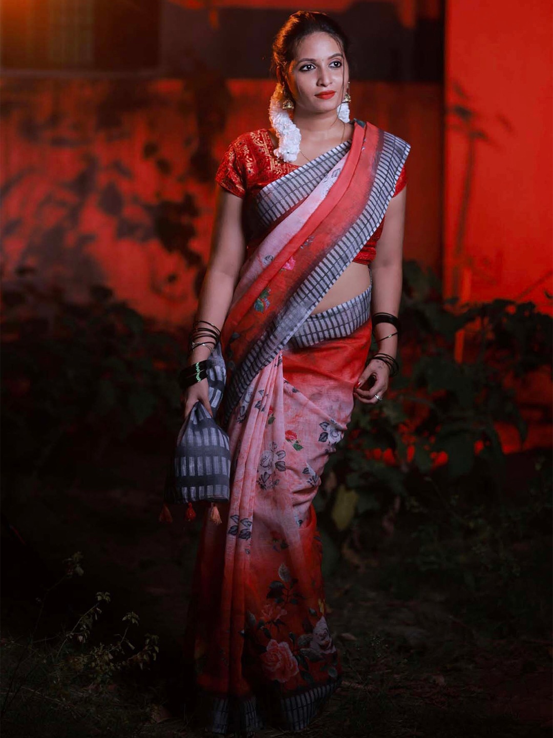 

Kaizen TEXO FAB Floral Printed Tussar Saree, Red