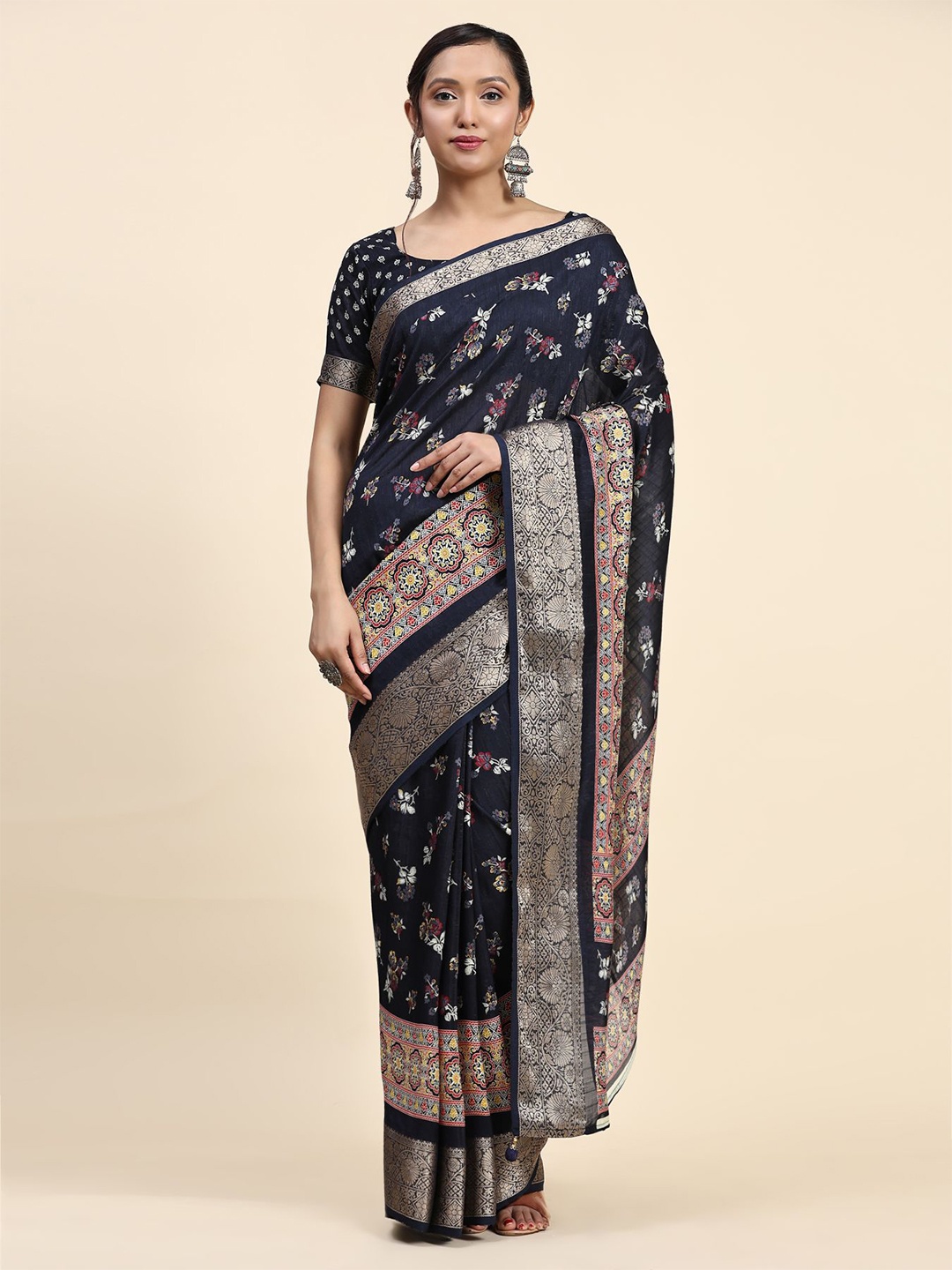 

Phenav Floral Zari Silk Blend Saree, Black
