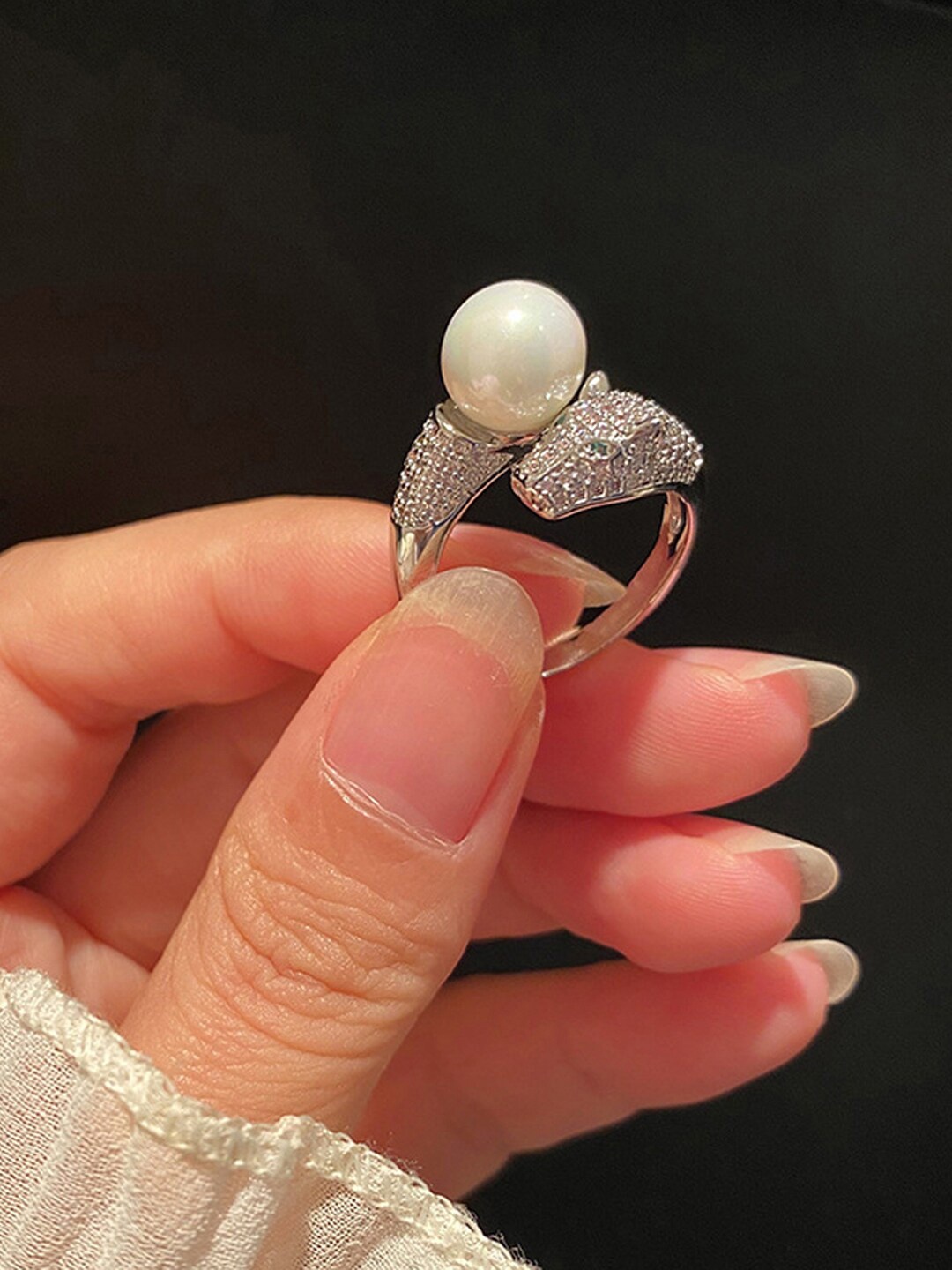 

Designs & You Silver-Plated Beaded Jaguar Themed Finger Ring