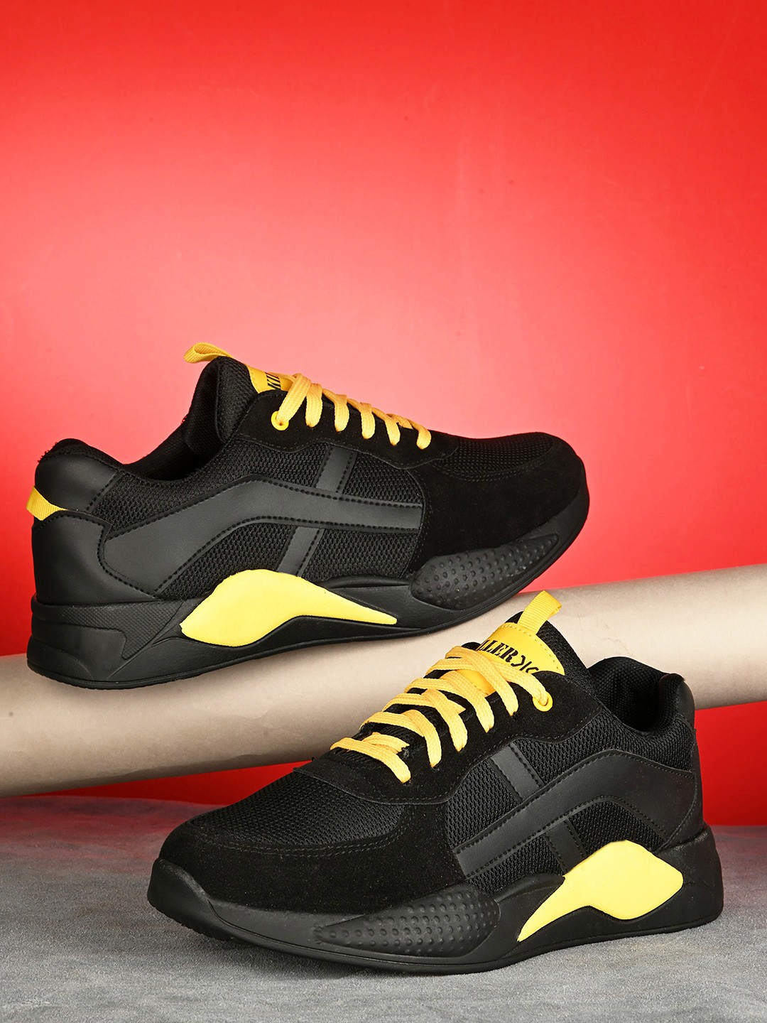 

Killer Men Colourblocked Lightweight Sneakers, Black