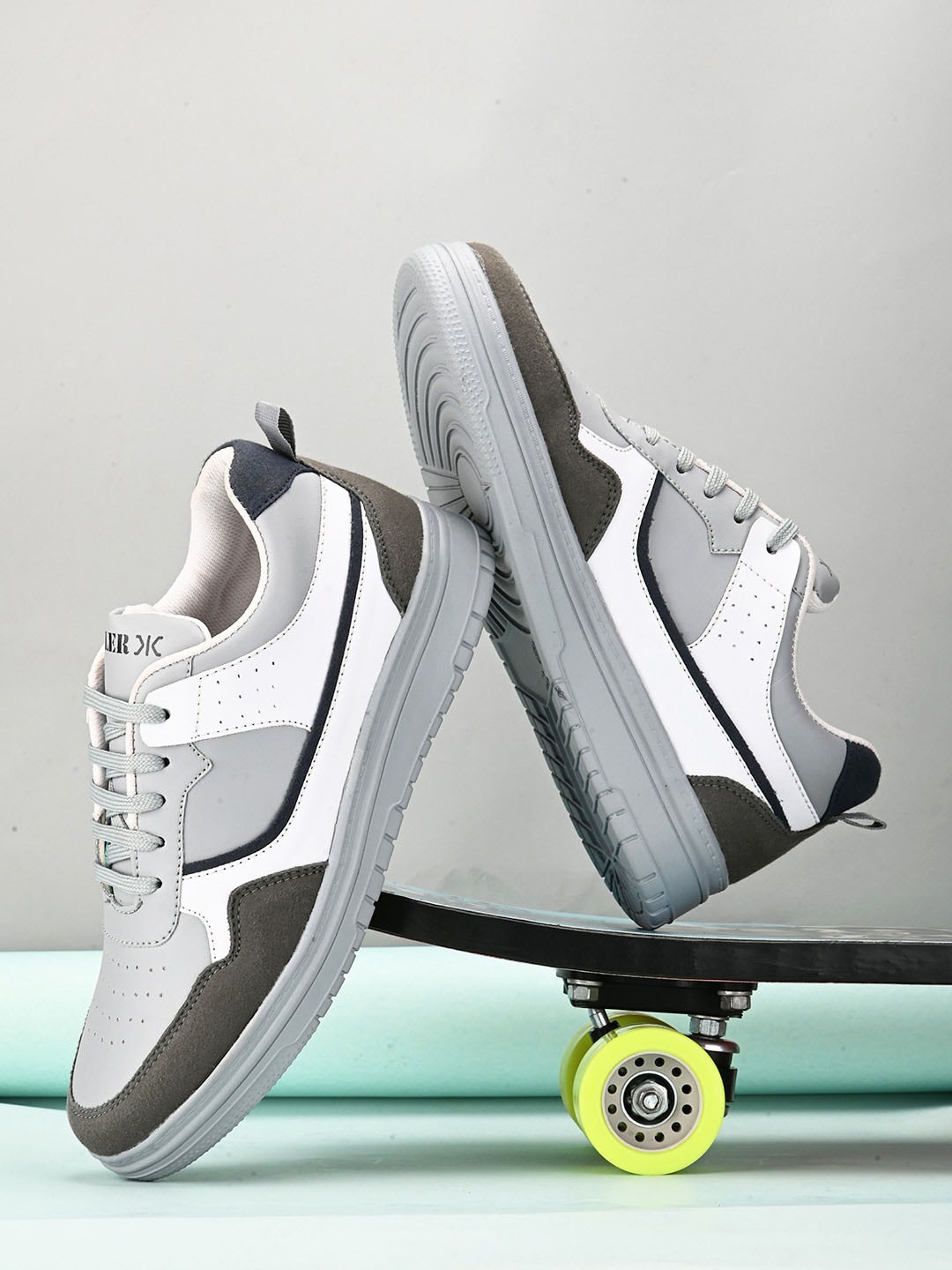 

Killer Men Colourblocked Lightweight Sneakers, Grey