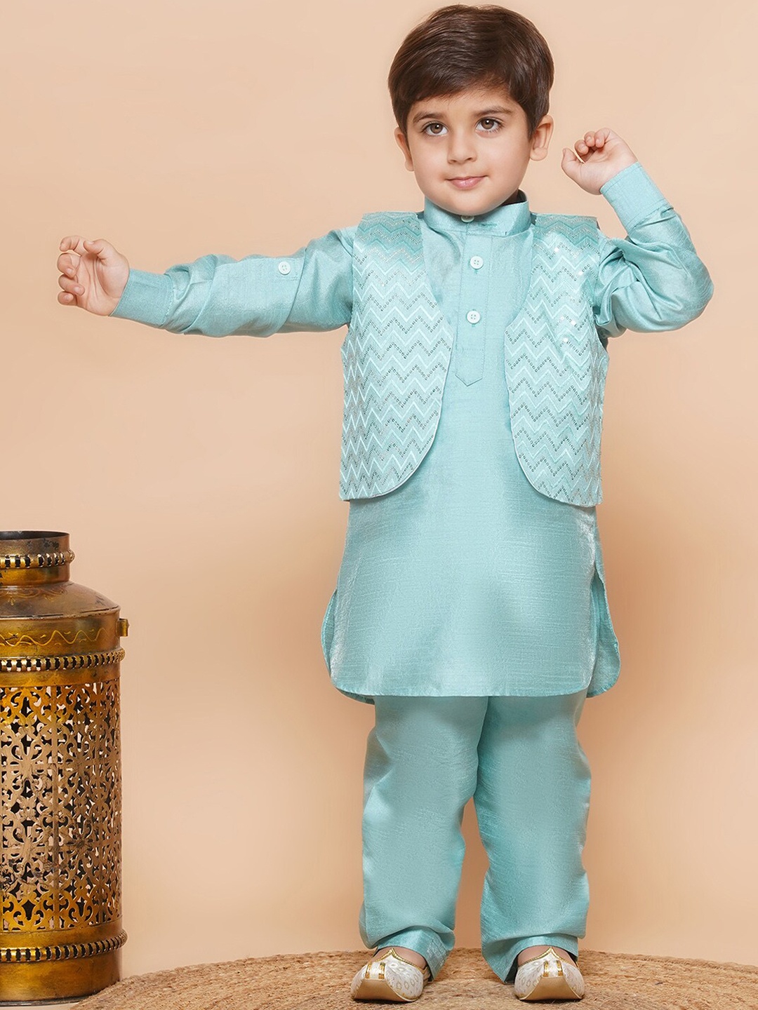 

Aj DEZInES Boys Regular Kurta with Pyjamas & Embroidered Waistcoat, Turquoise blue