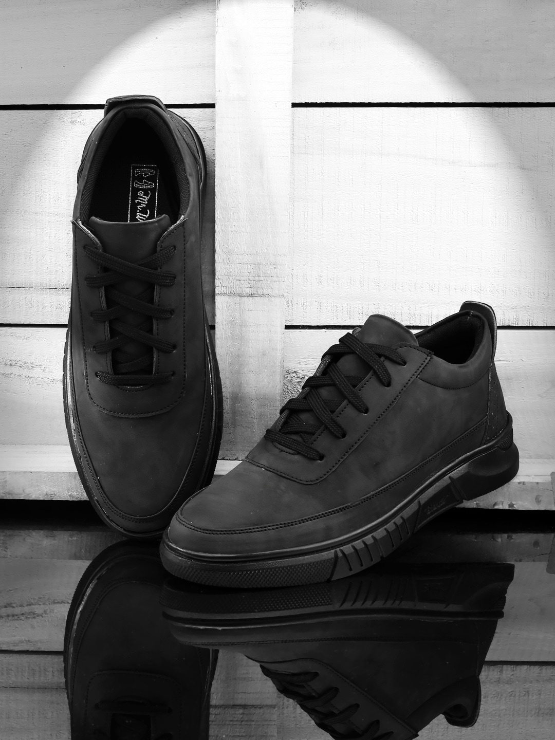 

mr.wonker Men Round Toe Basics Sneakers, Black