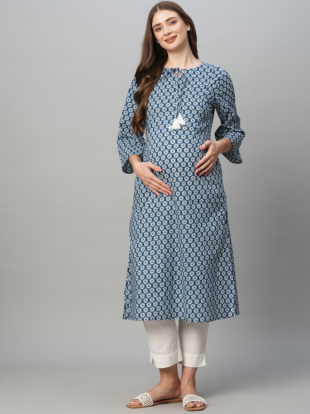 

MomToBe Ethnic Motifs Printed Keyhole Neck Thread Work Maternity Kurta, Blue