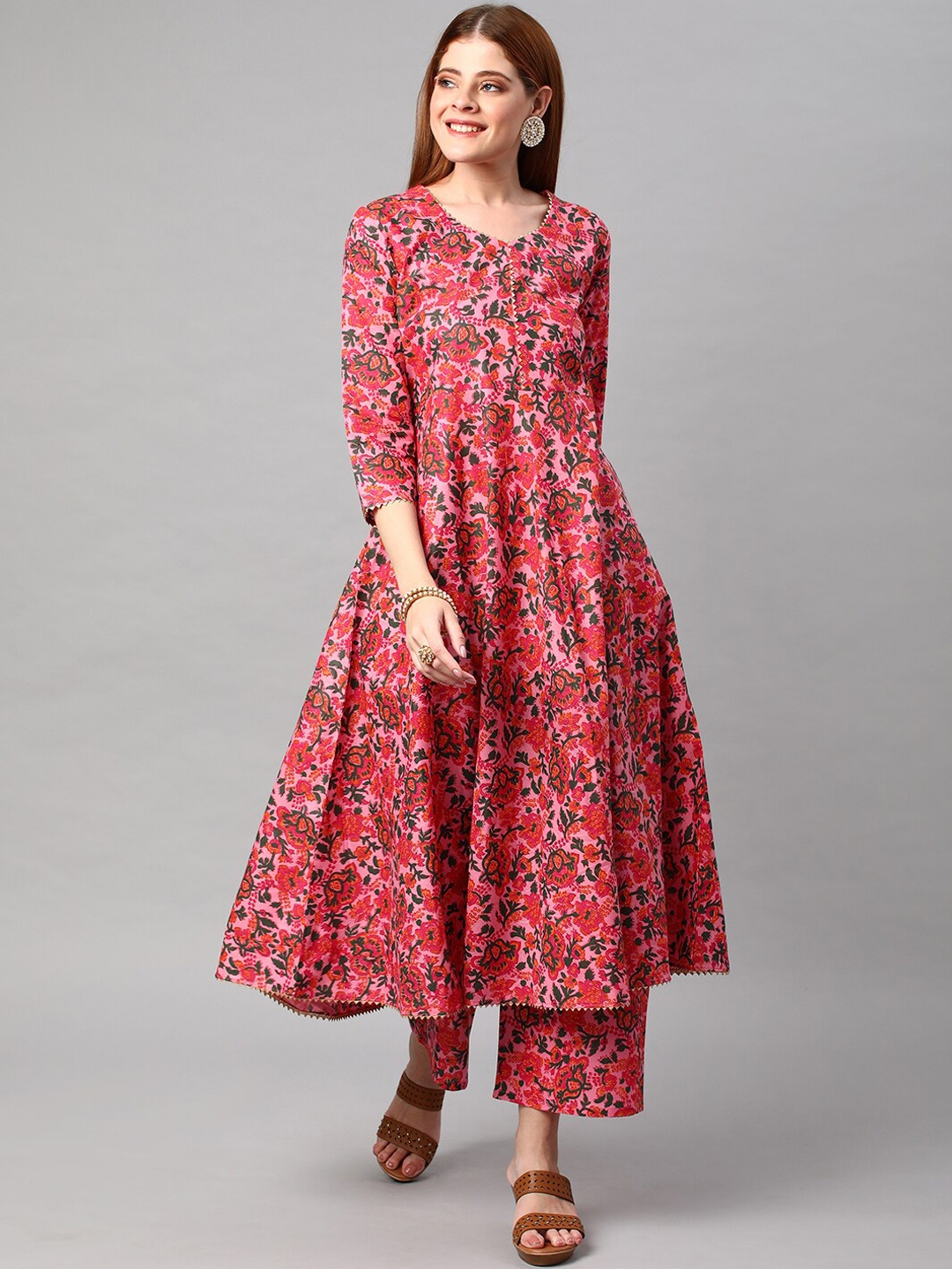 

KALINI Floral Printed V-Neck Anarkali Gotta Patti Kurta With Palazzos, Pink