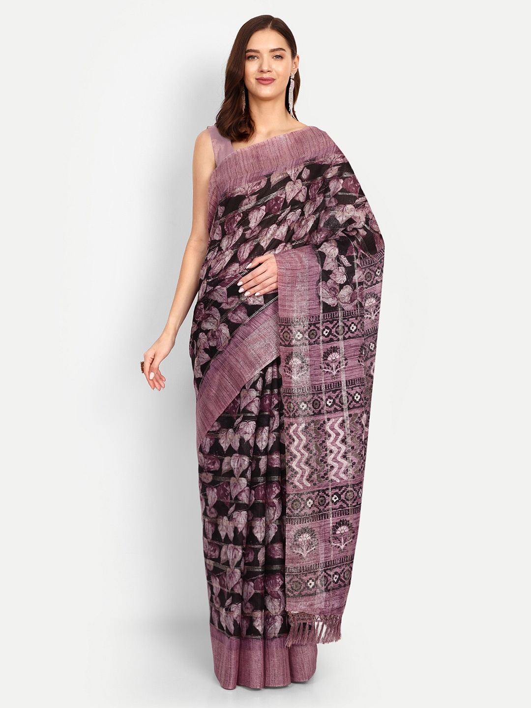 

DrapeMall Floral Printed Saree, Black