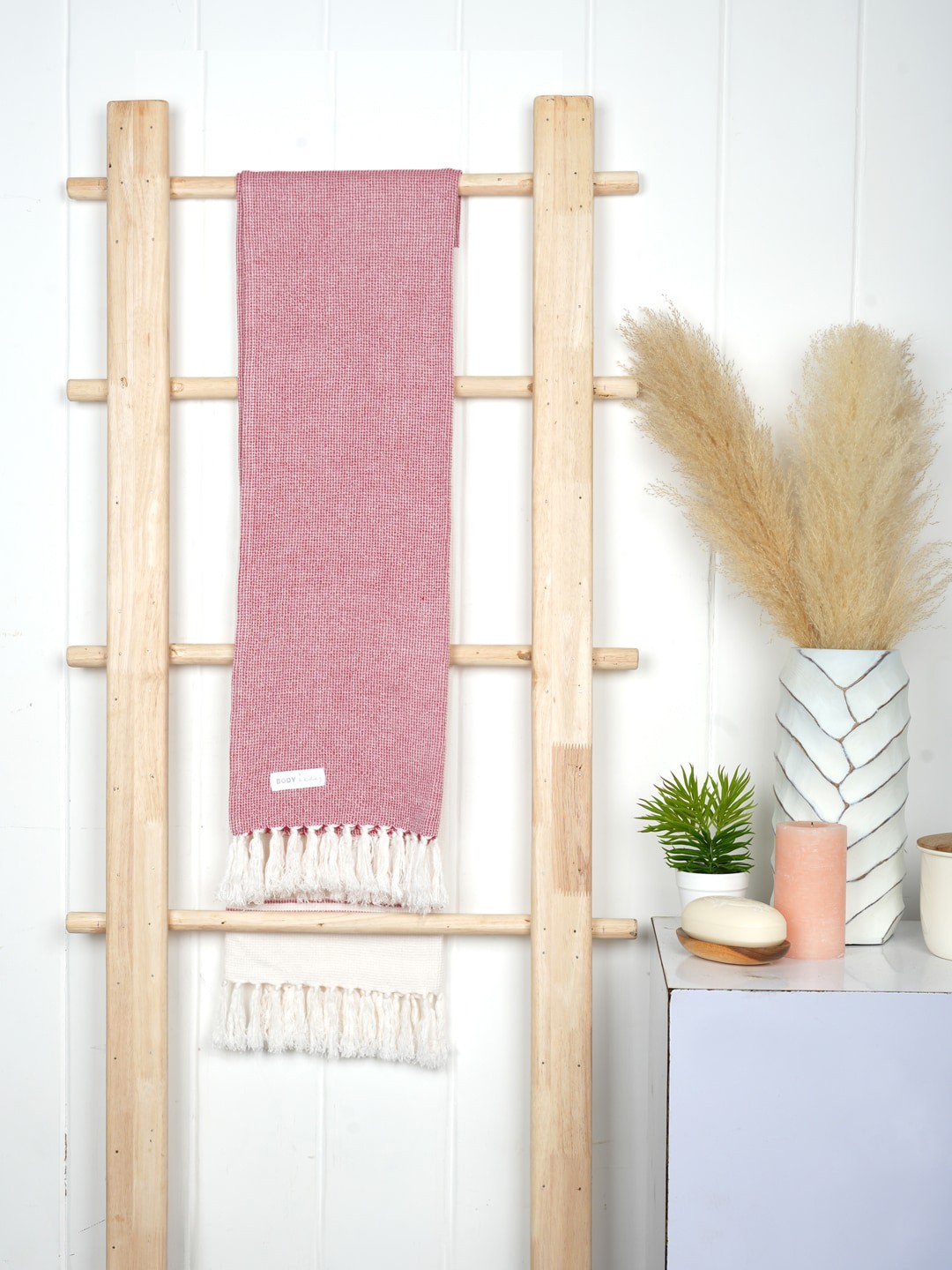

Doctor Towels Red & White Bamboo Anti-Odor 400 GSM Bath Towel