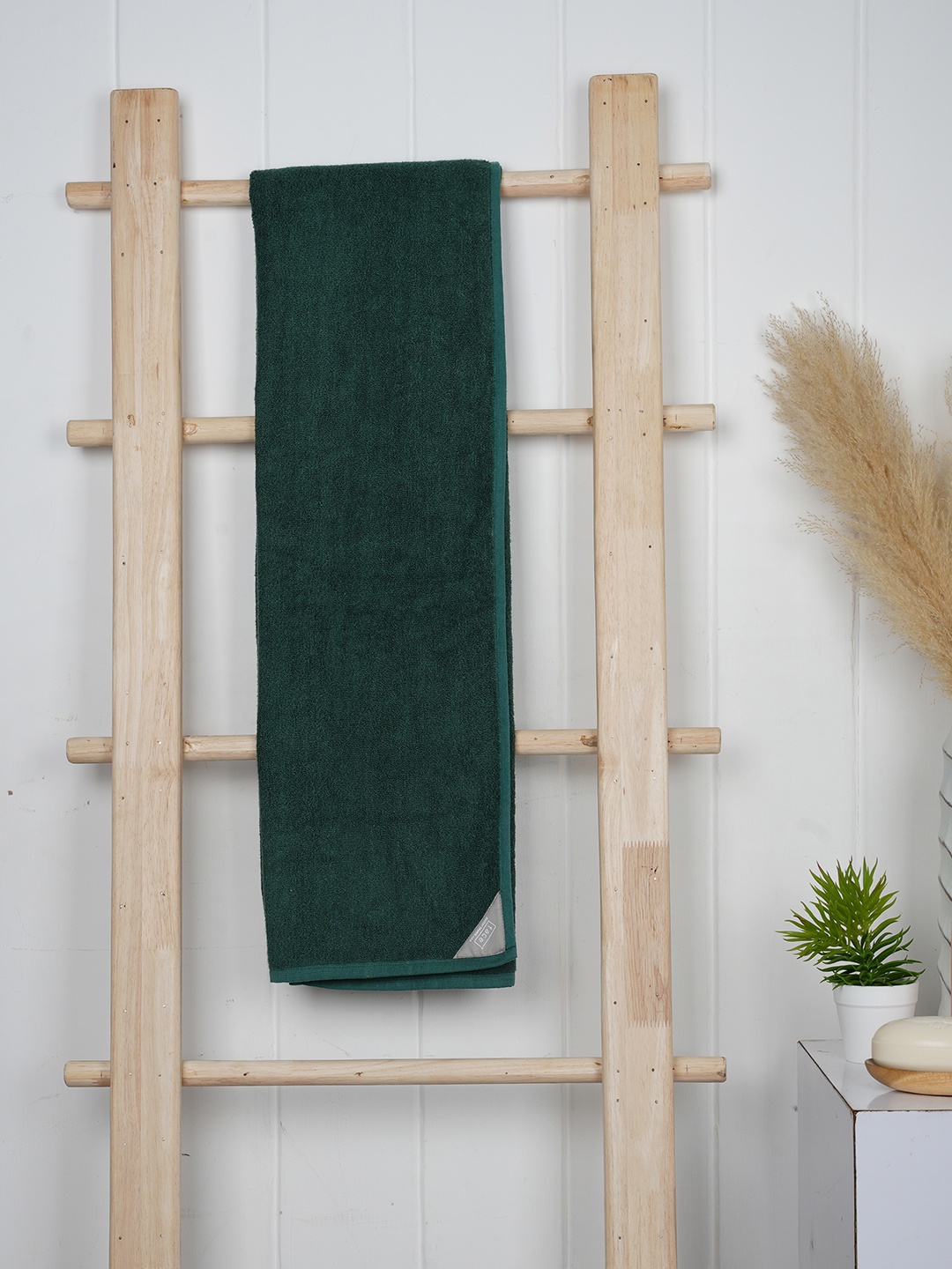 

Doctor Towels Anti-Bacterial Banana X Cotton Bath Towel 550 GSM, Green