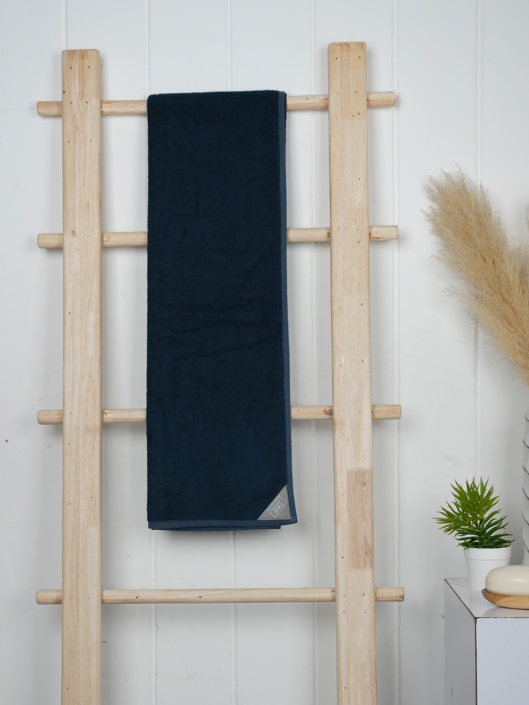 

Doctor Towels X Banana Navy Blue 550 GSM Anti-Bacterial Sustainable Bath Towel