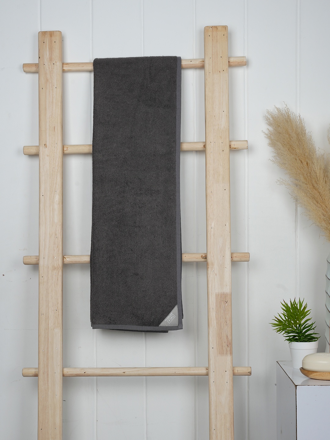 

Doctor Towels Anti-Bacterial Banana X Cotton Bath Towel 550 GSM, Charcoal