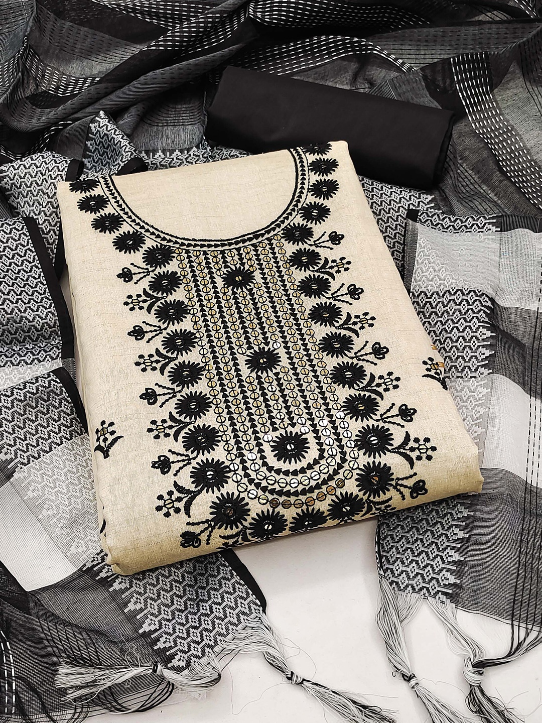 

SHADOW & SAINING Floral Embroidered Unstitched Dress Material, Black