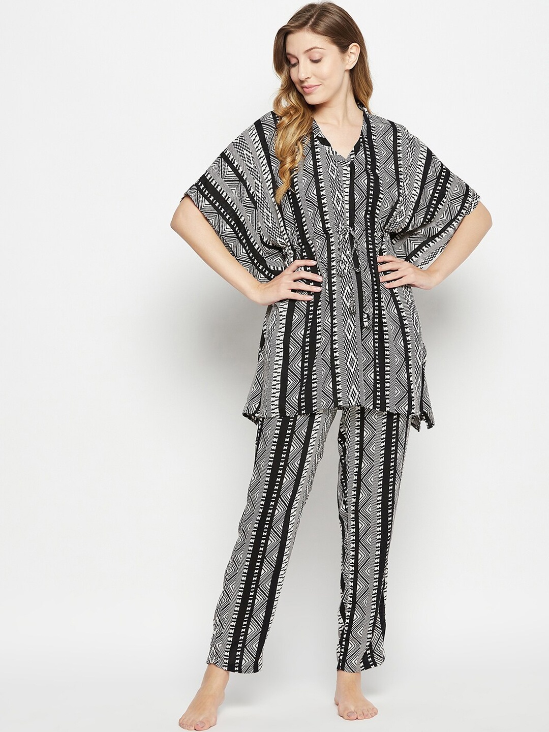 

Nuwah Geometric Print V-Neck Kaftan Night Suit, Black
